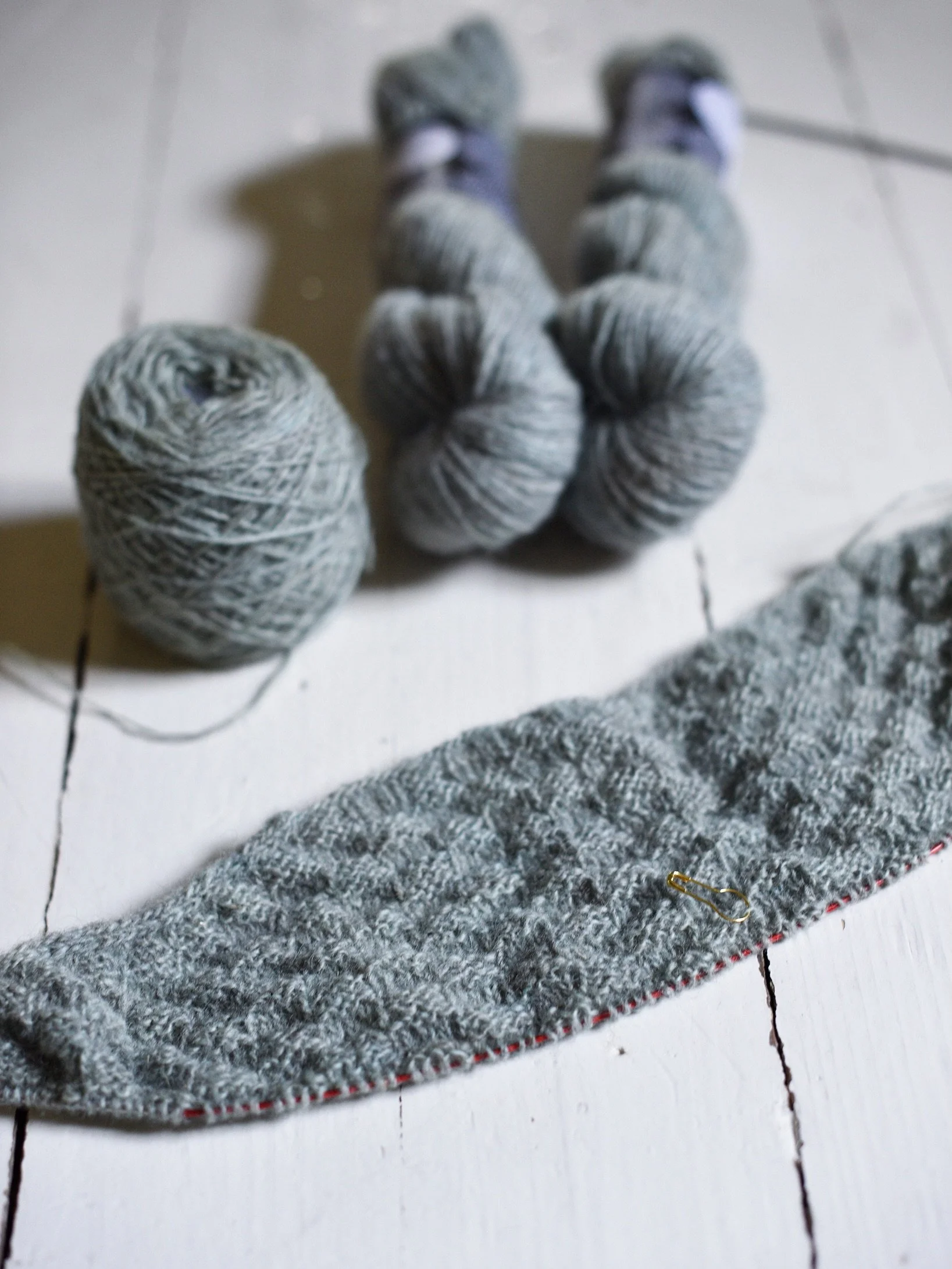 A special project has been started 🩵

It&rsquo;s all about texture, lightweight fabric and little details! The yarn is from my deep stash: @kassakerhopompom Suoma Single, sadly a yarn that is no longer in the making. But similar Finnsheep wool yarn 