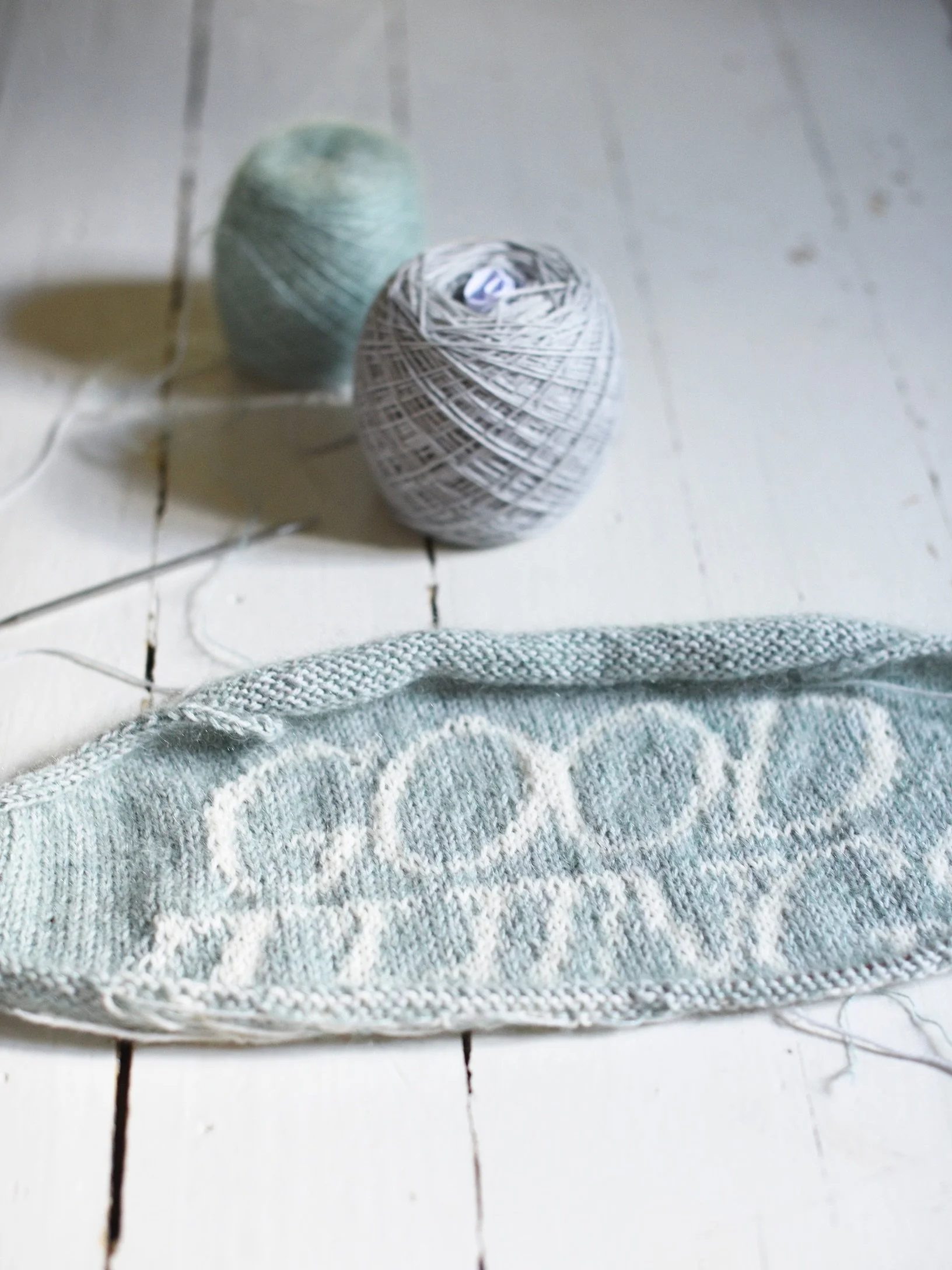 Good Things are coming ✨Or in the making&hellip;

I&rsquo;ve been wanting to knit some words on a sweater for ages, but didn&rsquo;t know the right ones. Then settled on these two: Good Things.

And this will totally be a basic sweater from the front