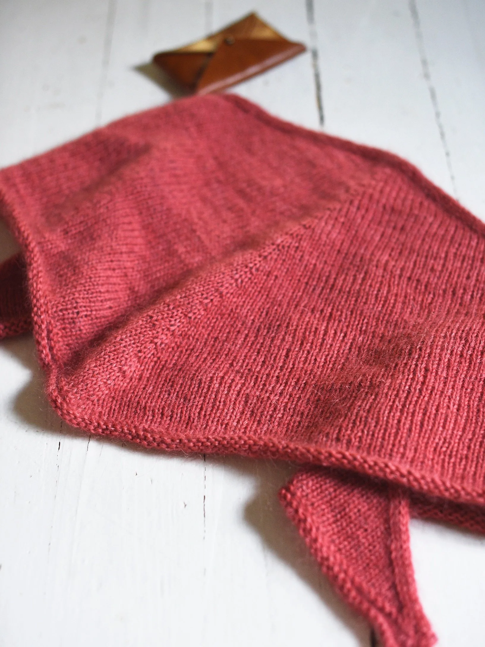 In other shawl news, I might have just finished one of my new simple shawl favorites 😻

It&rsquo;s a shallow triangular shape, with cute rolling edges and a special keyhole for easy wearing! All the best details!

It&rsquo;s so cute, that I think I 