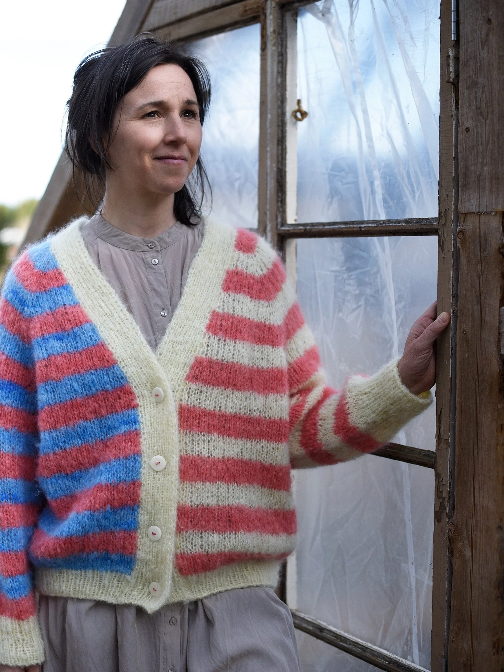 ✨ Emma Cardigan out now ✨

If you&rsquo;ve ever wanted to knit a fun, quick and striped cardigan, this is your sign ✨

My sample Emma was knitted in @walkcollection Big Kid Mohair, in three colors (Vanilla, Coral and Wave) 🥰 Such a great yarn for a 