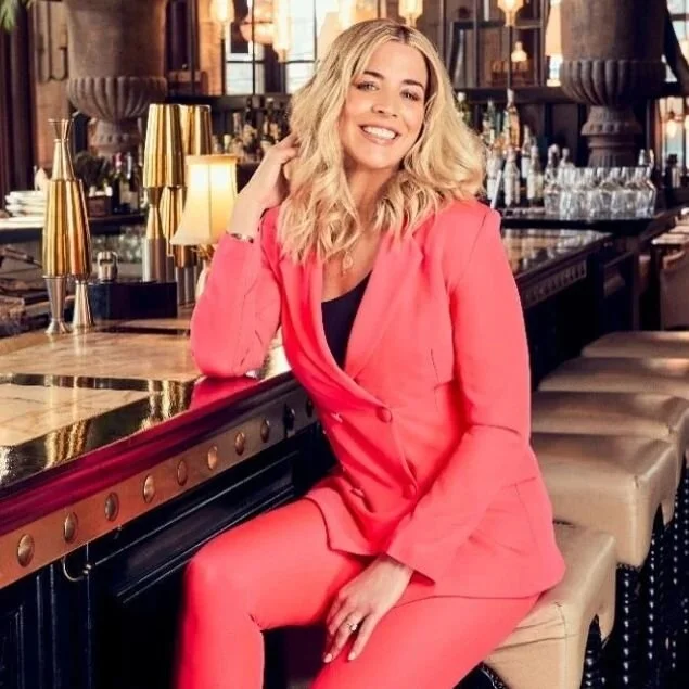 Always Sunhine and Smiles when I work with @glouiseatkinson 
Make up by me using
@iconic.london 
Hair using 
@cwhairlondon