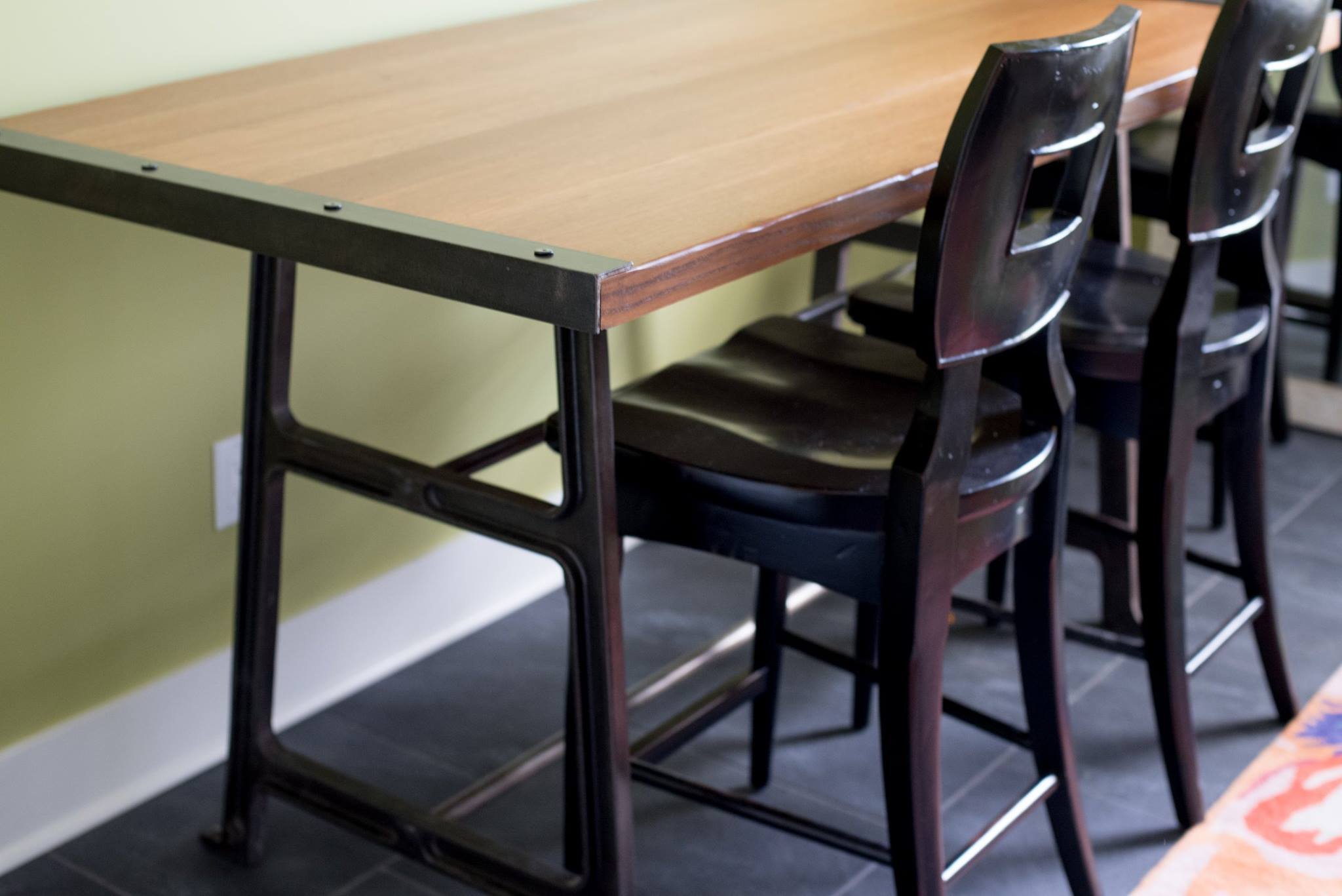 Green sand cast aluminum table base