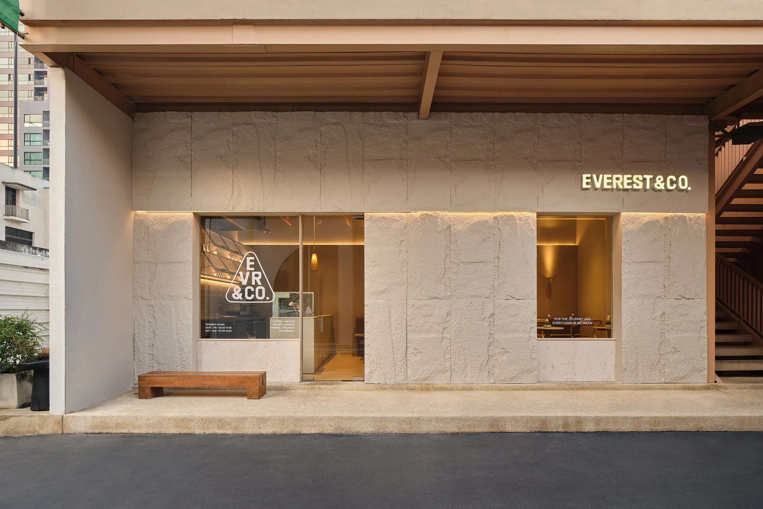 Everest_&_Co-H_004.jpg