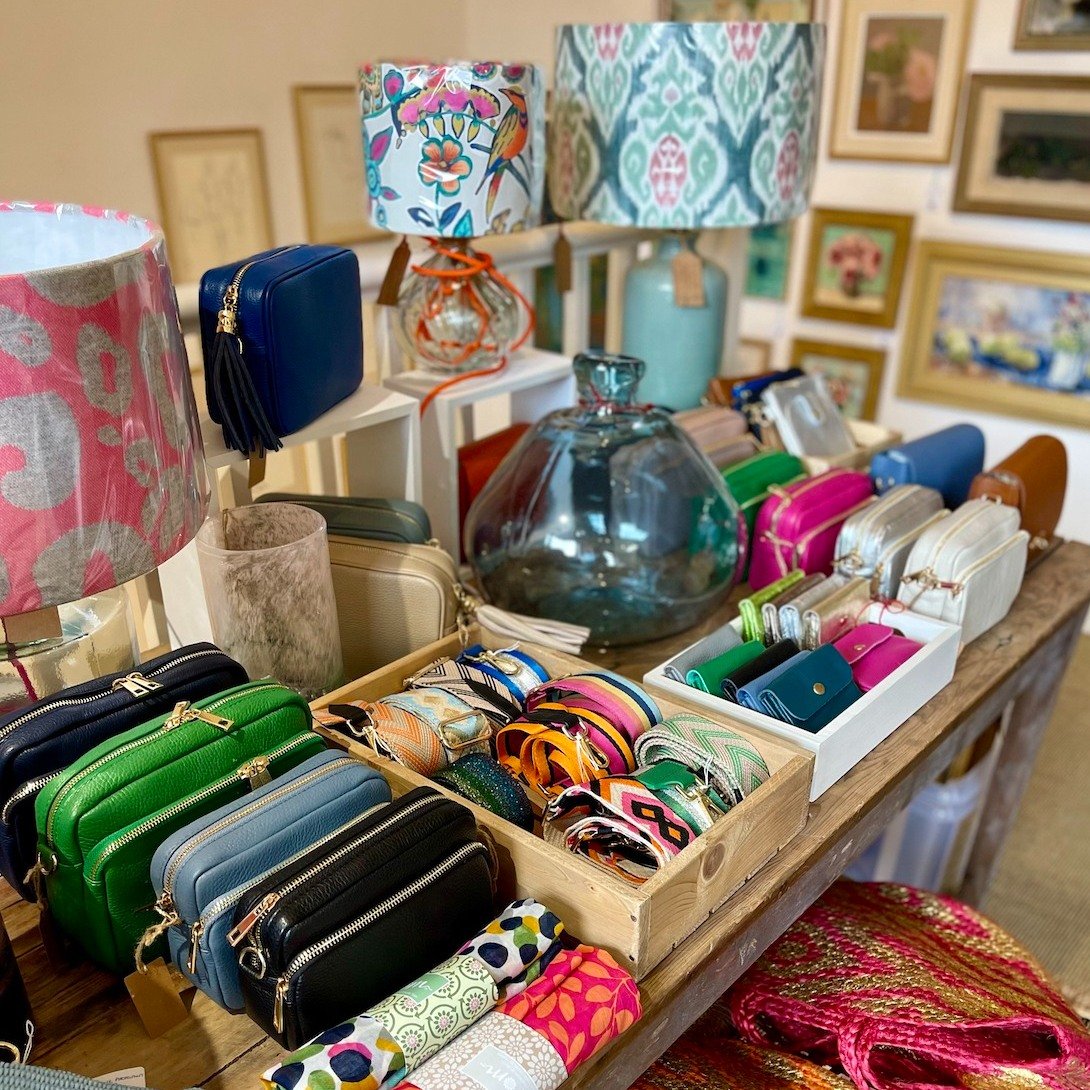 Bringing a burst of colour and some sunny vibes in store today courtesy of @thepinkpheasant 💕
Find Stylish accessories for you and your home. From beautiful Italian leather bags, purses and scarves to gorgeous handmade lined lampshades, recycled gla