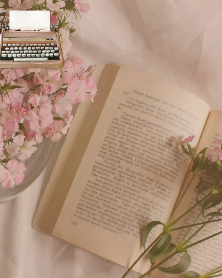 Your first draft is done, or maybe you&rsquo;re looking to make sure your process goes smoothly. Either way, here are 9 CRAFT BOOKS that will help with self-edits!

If you are in need of a book editor, Earley Editing, LLC offers:
🤎 FREE sample edits
