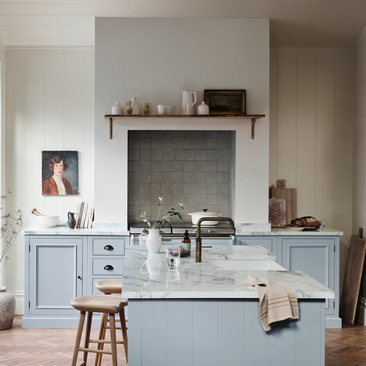 Oh hello, Baby Blue 

When it comes to colour in kitchens, opinions are often divided. While neutral tones remain a timeless favourite, a well-chosen colour can be just as stunning.

Flax Blue strikes a perfect balance: soft, muted, and elegant enoug