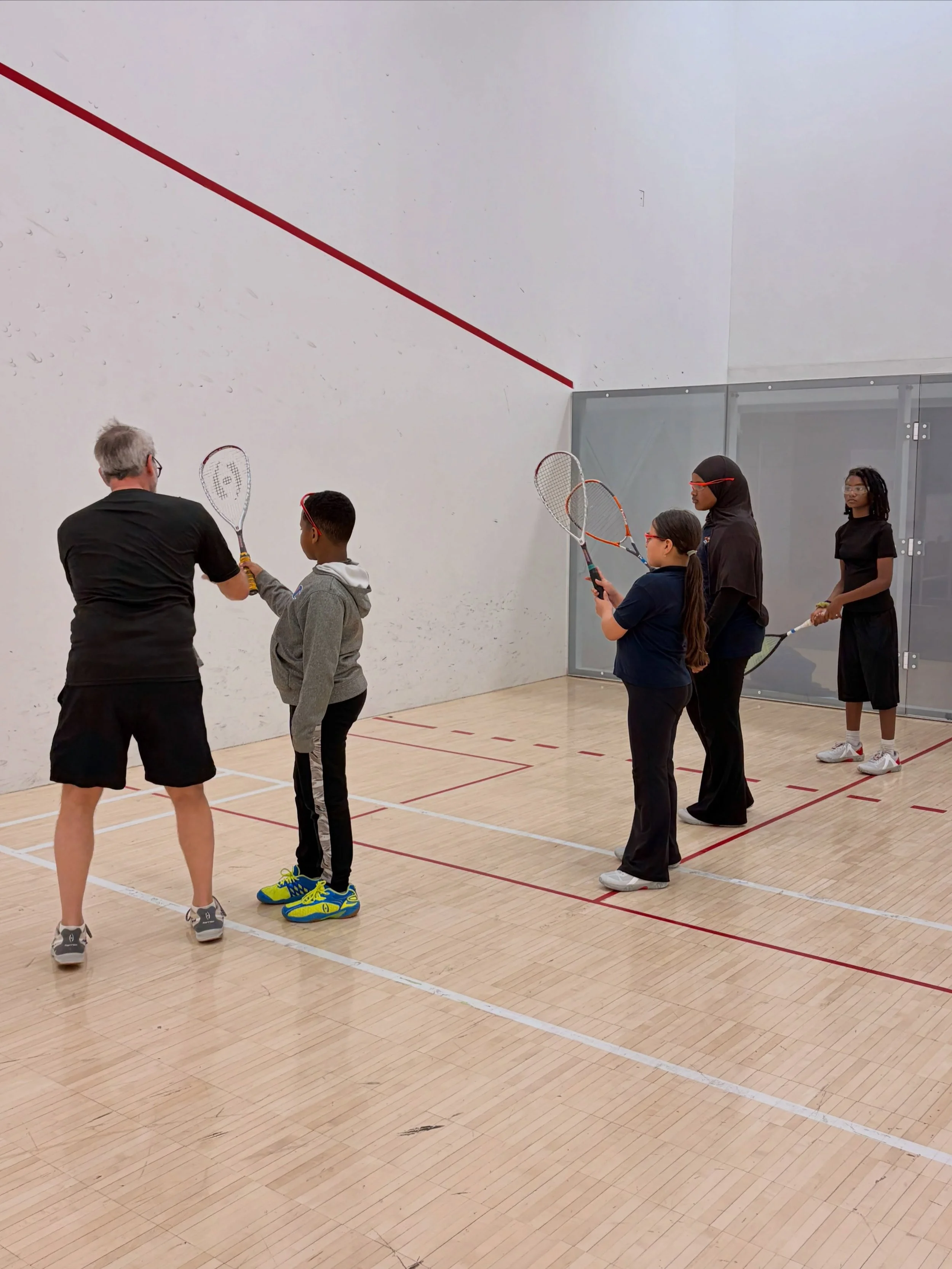 Beyond Walls has welcomed about 40 middle schoolers to our program this year which means the courts look a little busier than usual! Huge thanks to our wonderful volunteers whose time and passion for our program make everything we do possible!  #beyo