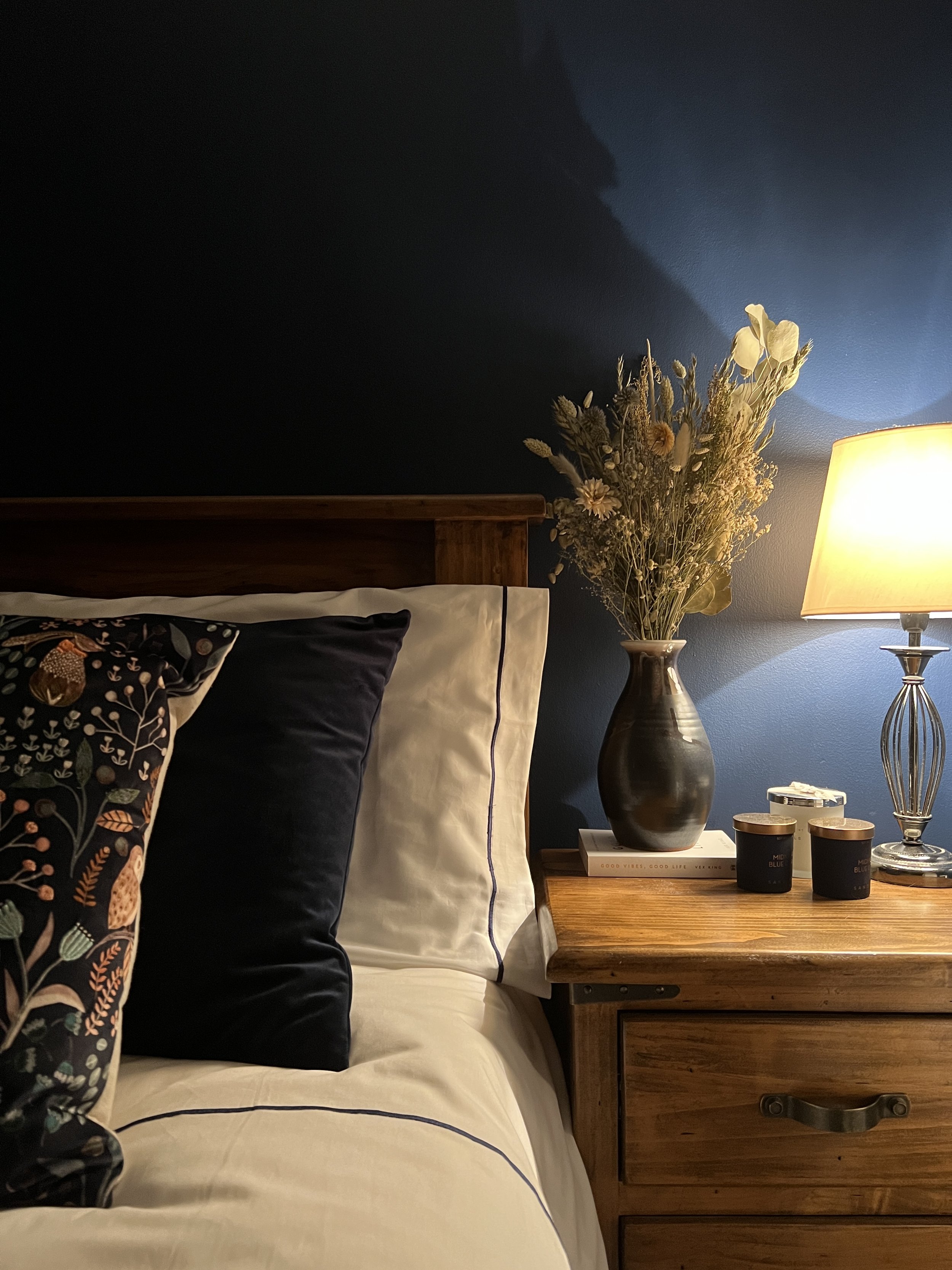 Navy Blue Master Bedroom Design 5