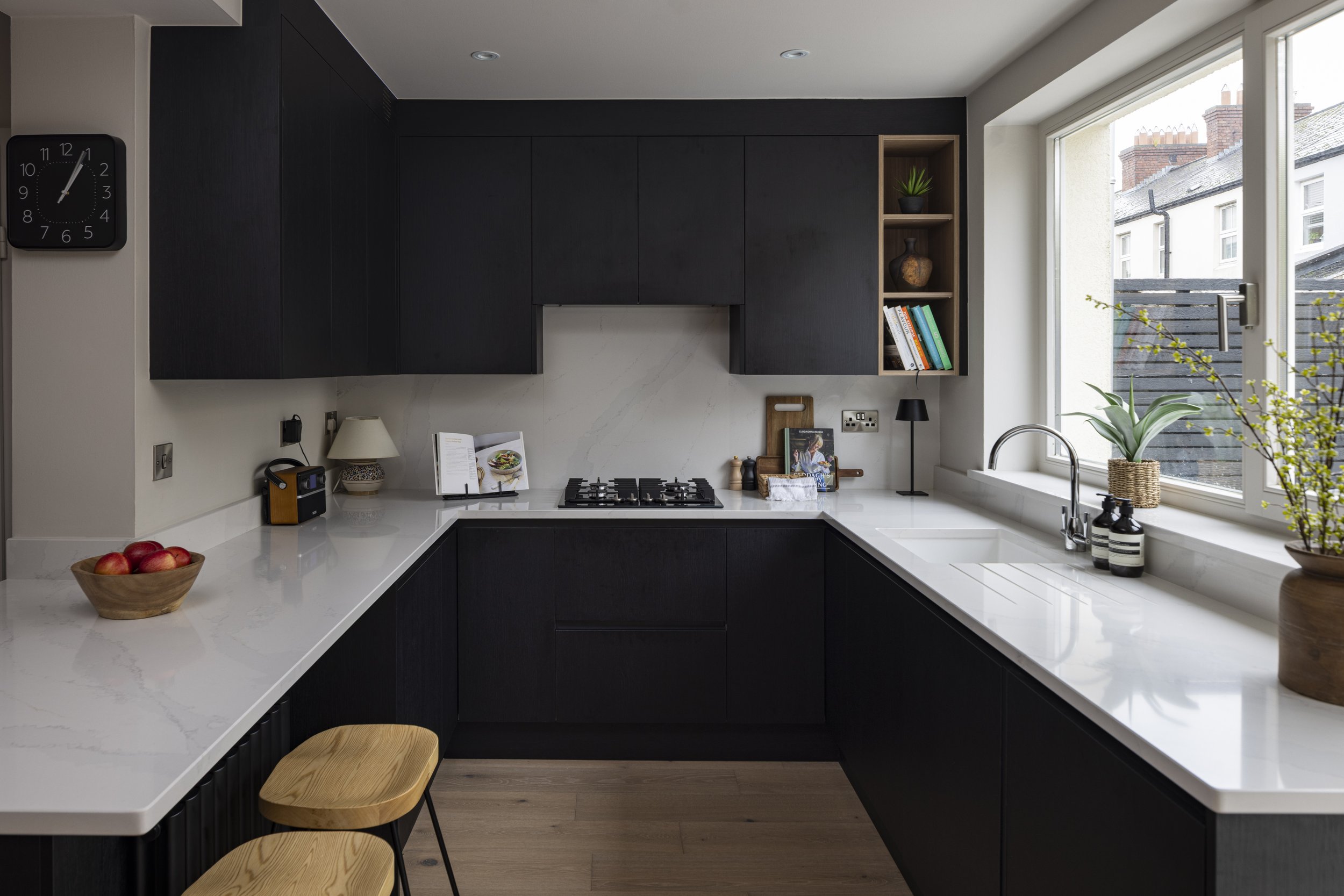 Modern black kitchen with Silestone counter top