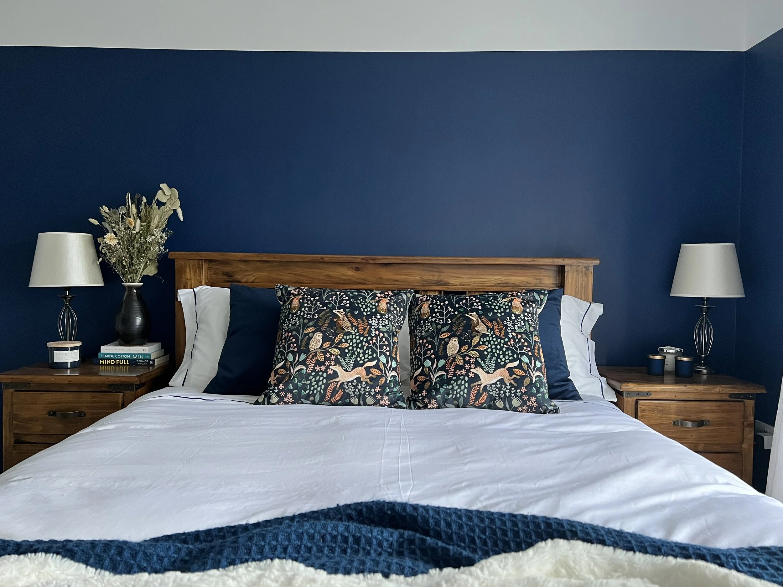 Navy Blue Master Bedroom Design 4