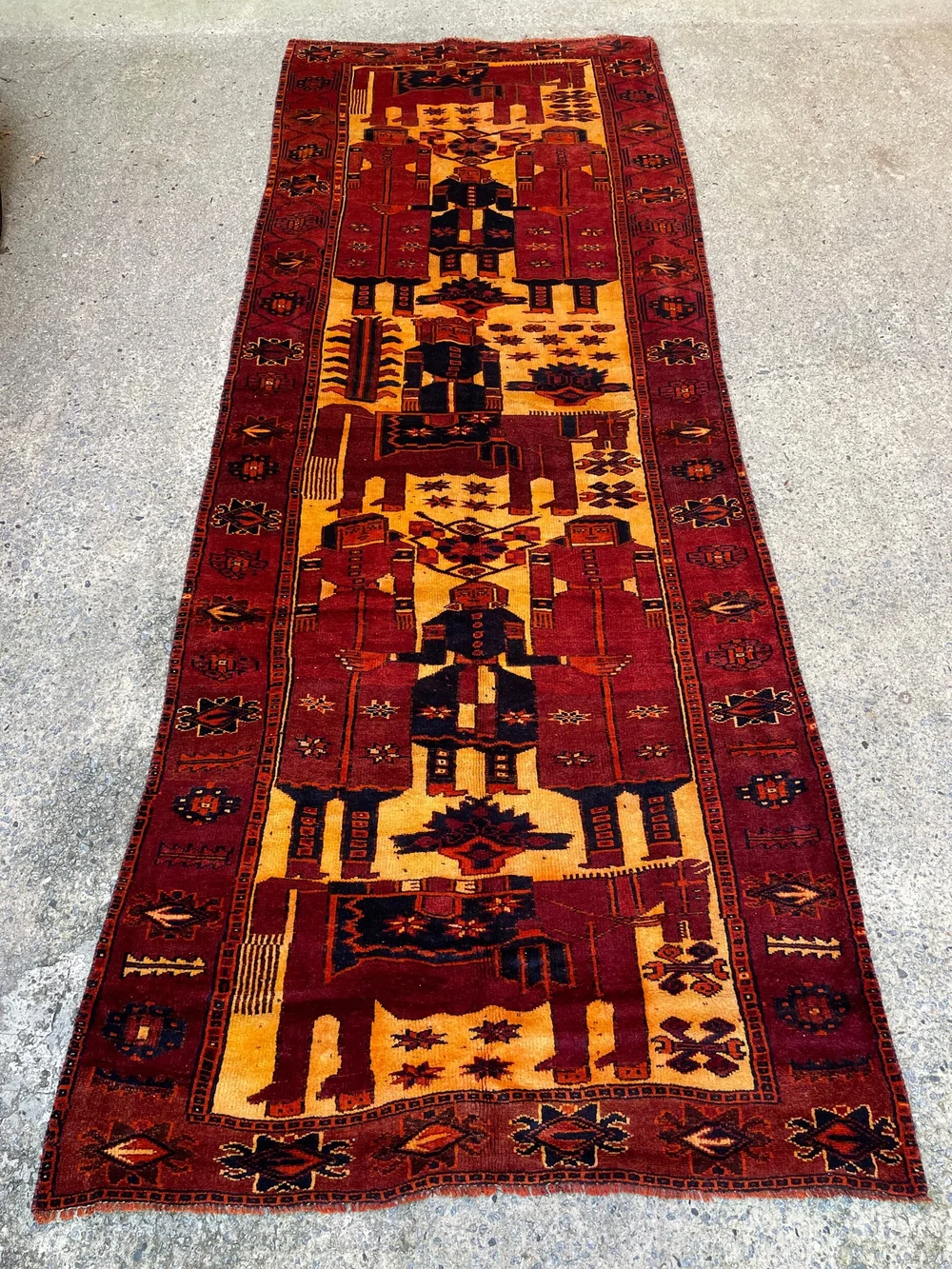 ラグ・カーペット Antique qashqai rug Antique Qashqai Rug in Red and Black with Medallions