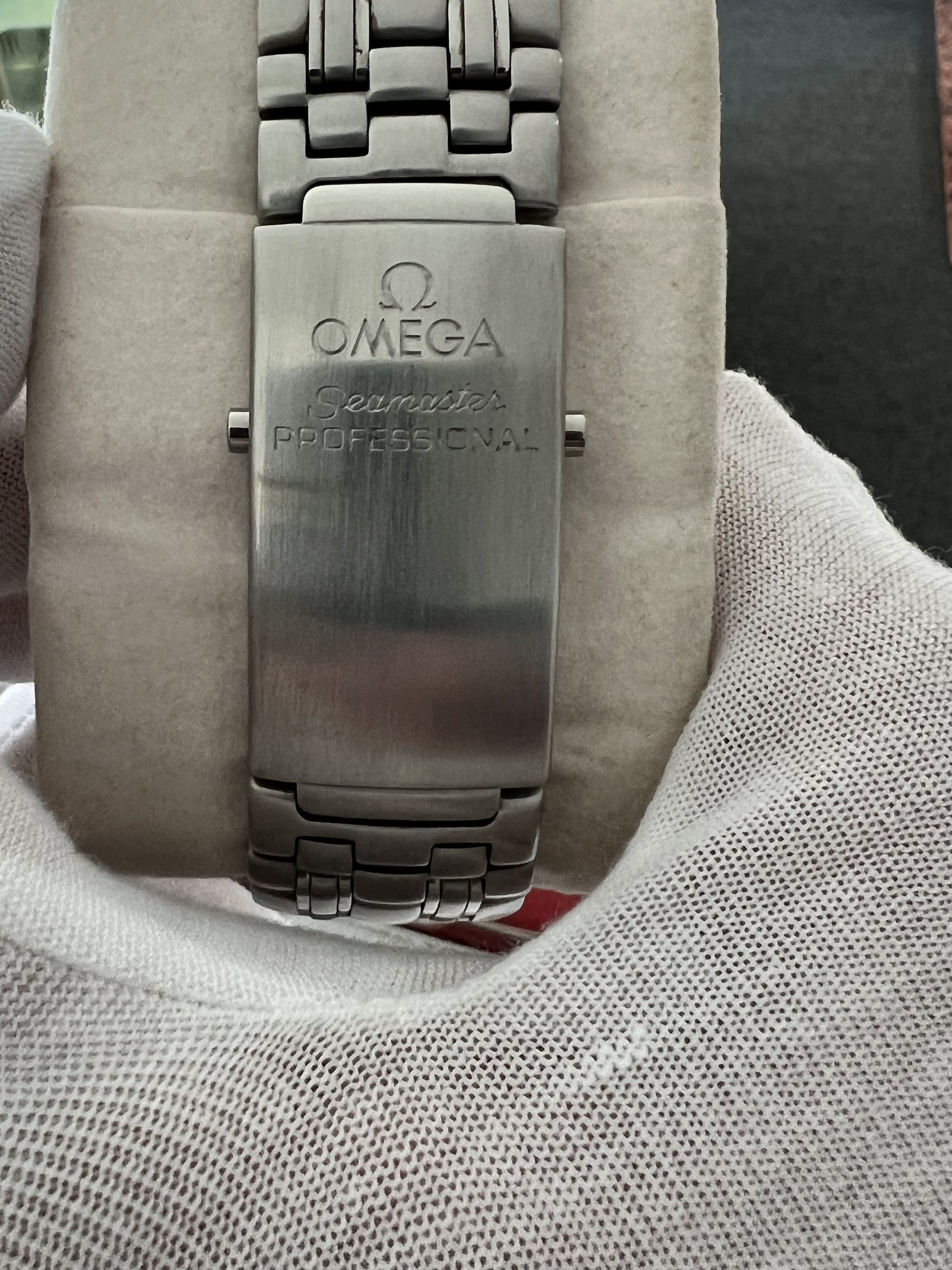 Omega Seamaster Professional 300m quartz 41mm — Luxury Watch