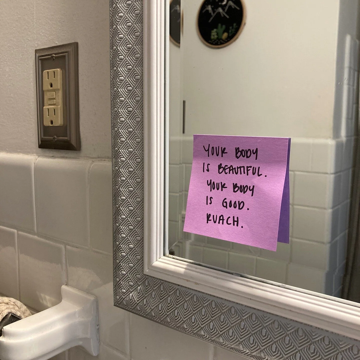 Body affirmations are so important in the pregnancy, birth, and postpartum process (and just all throughout life in general). 

I've had clients who have created lists of affirmations on their phone to be read to them throughout labor, clients who pr