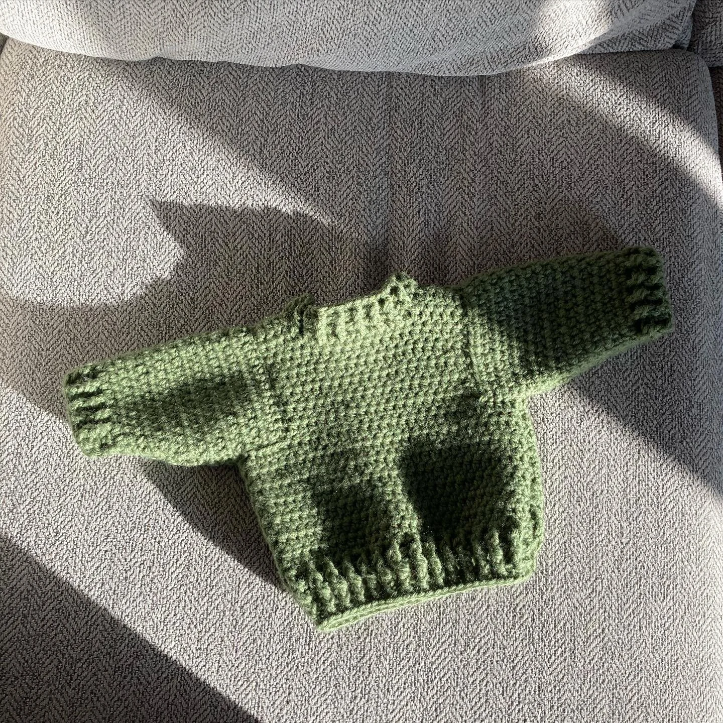 this doula loves all things babies, including making them clothing ;) should I start a crochet business on the side for mama clients?? raise your hand for a YAS 🙋&zwj;♀️🤰