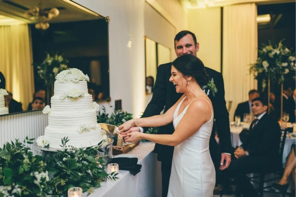 Perry+Lane+Weddings+Cake+-+.png