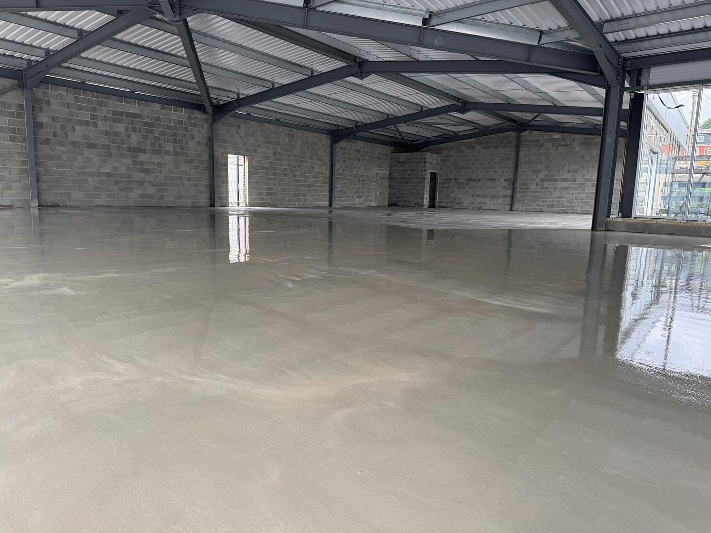 We&rsquo;re proud to have finished applying a 15mm liquid latex skim coat over 650 m&sup2; in the new Spar Supermarket in Blackburn! 🏬✨

A huge thank you to our incredible team for their hard work and dedication. Enjoy the smooth and durable floors 