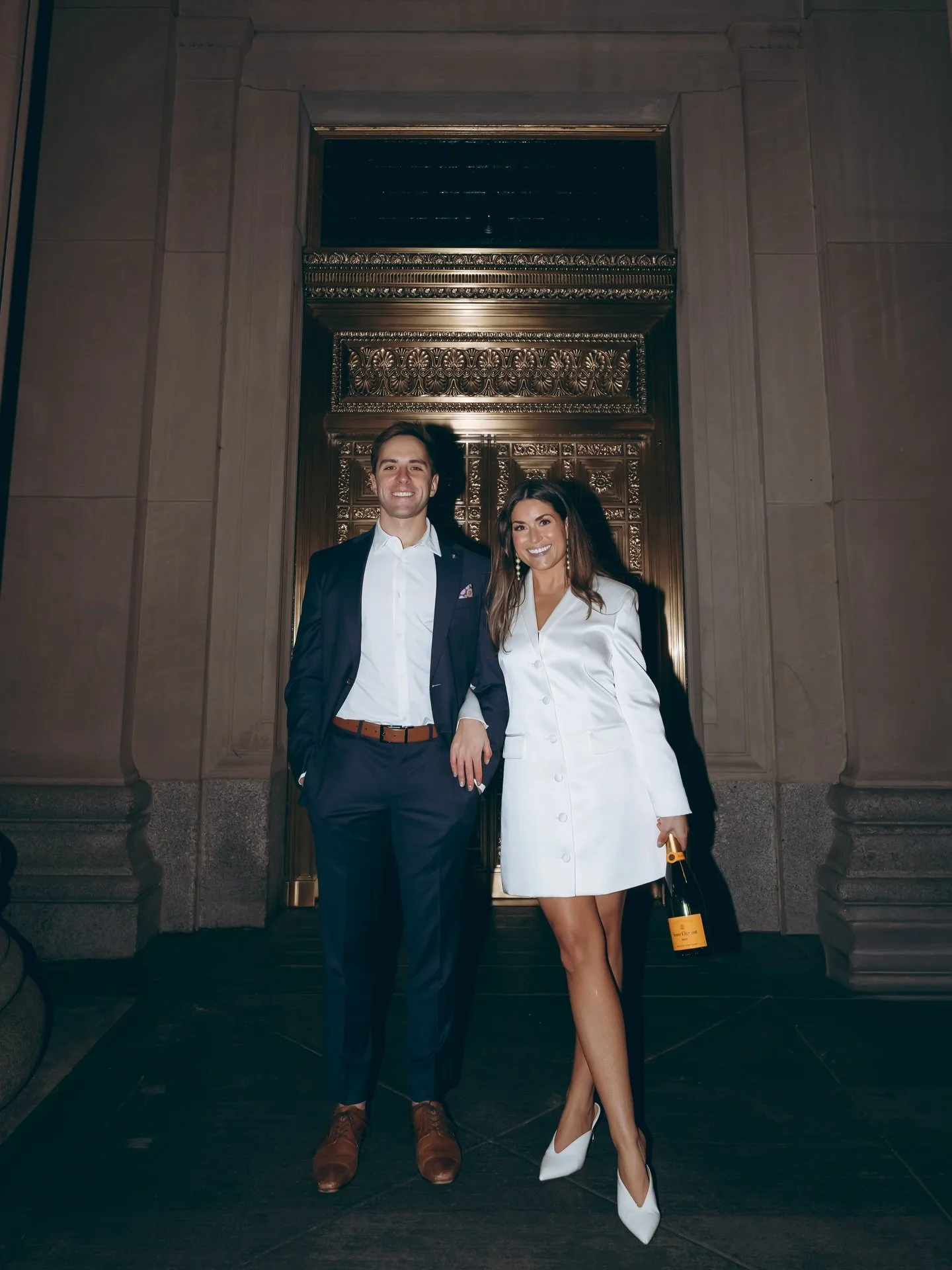 How cute are these two?! Obsessed with a courthouse wedding 💒 

Photos: @elenacuellarphoto 
Tan: @beauty_commons @amyikemakeup 

Chicago makeup artist 
Chicago bridal makeup 
Chicago bride