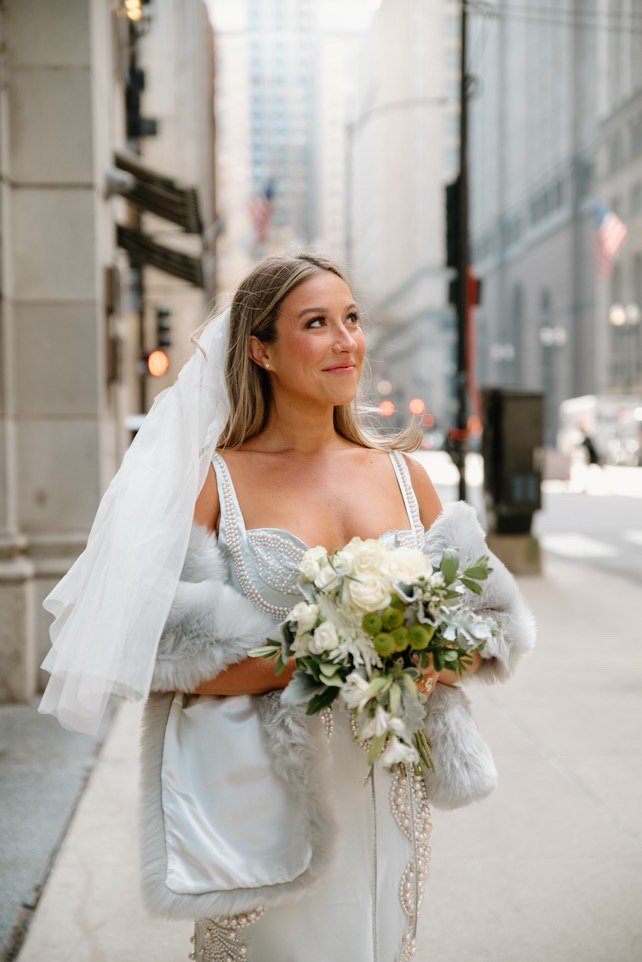 Chicago bride with bouquet