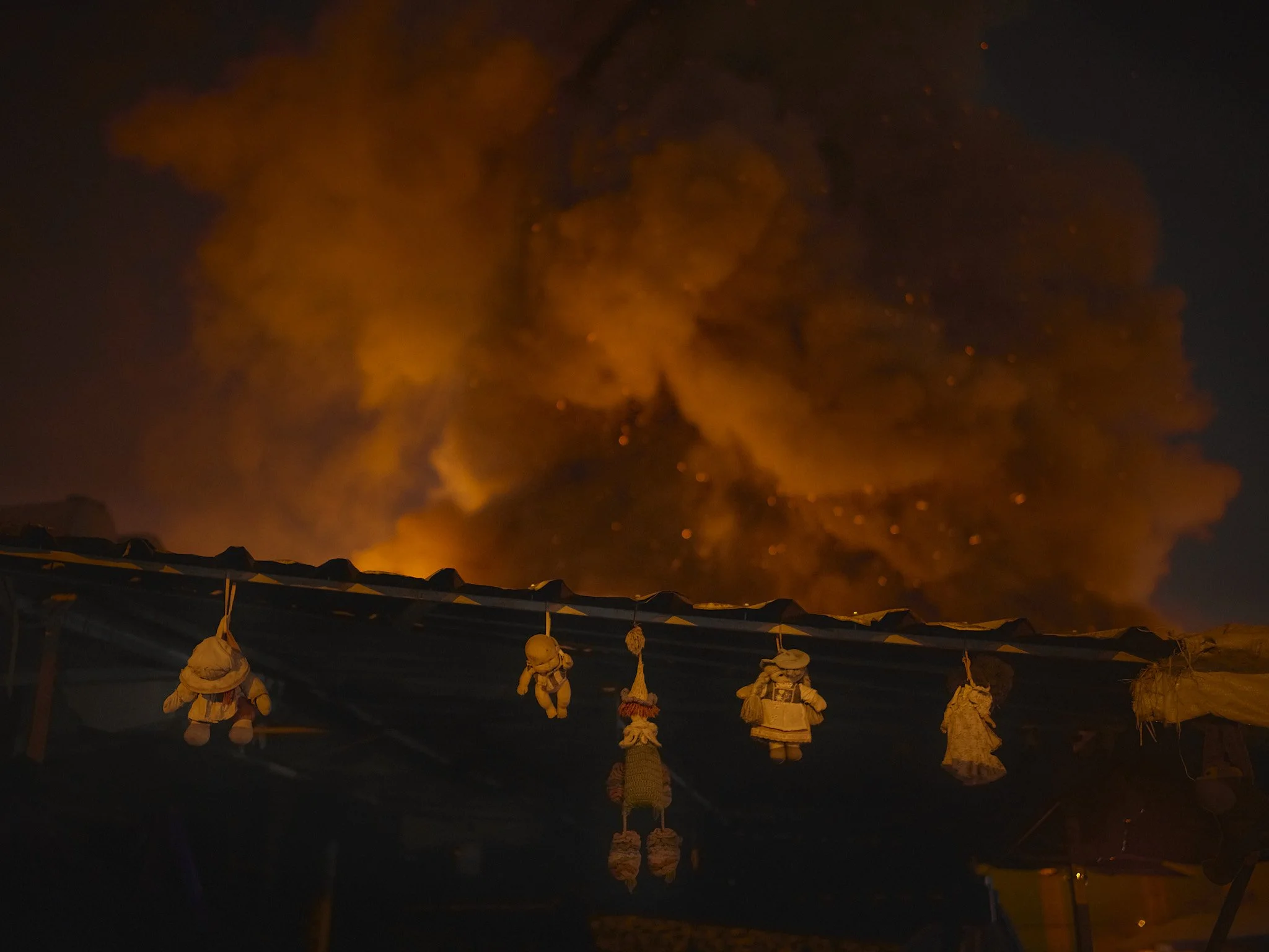 26-01-08-Tirane-Zjarri-Uzina Dinamo 1jpg.jpg