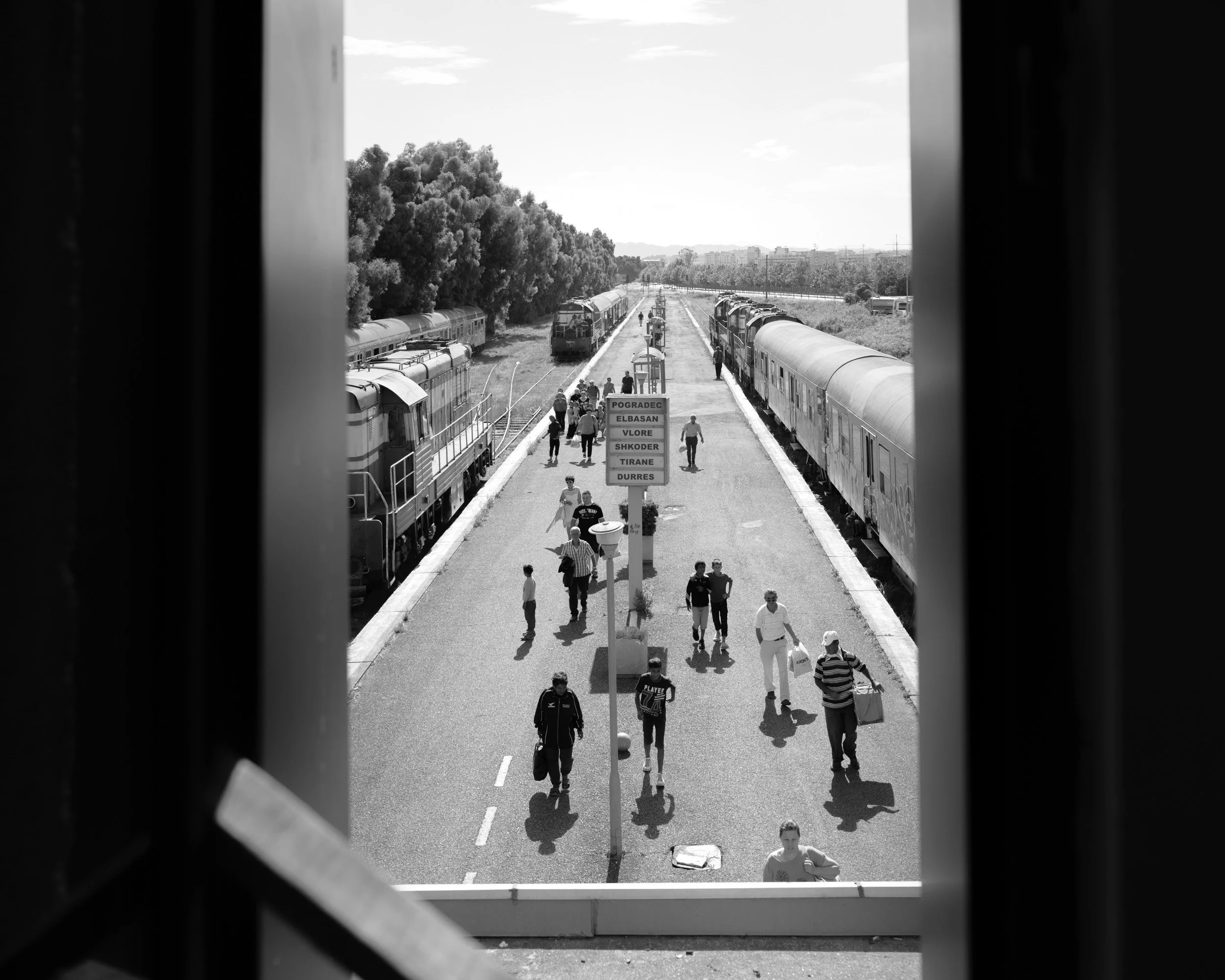 2022-06-12-Durres-Waiting for a train-74.jpg