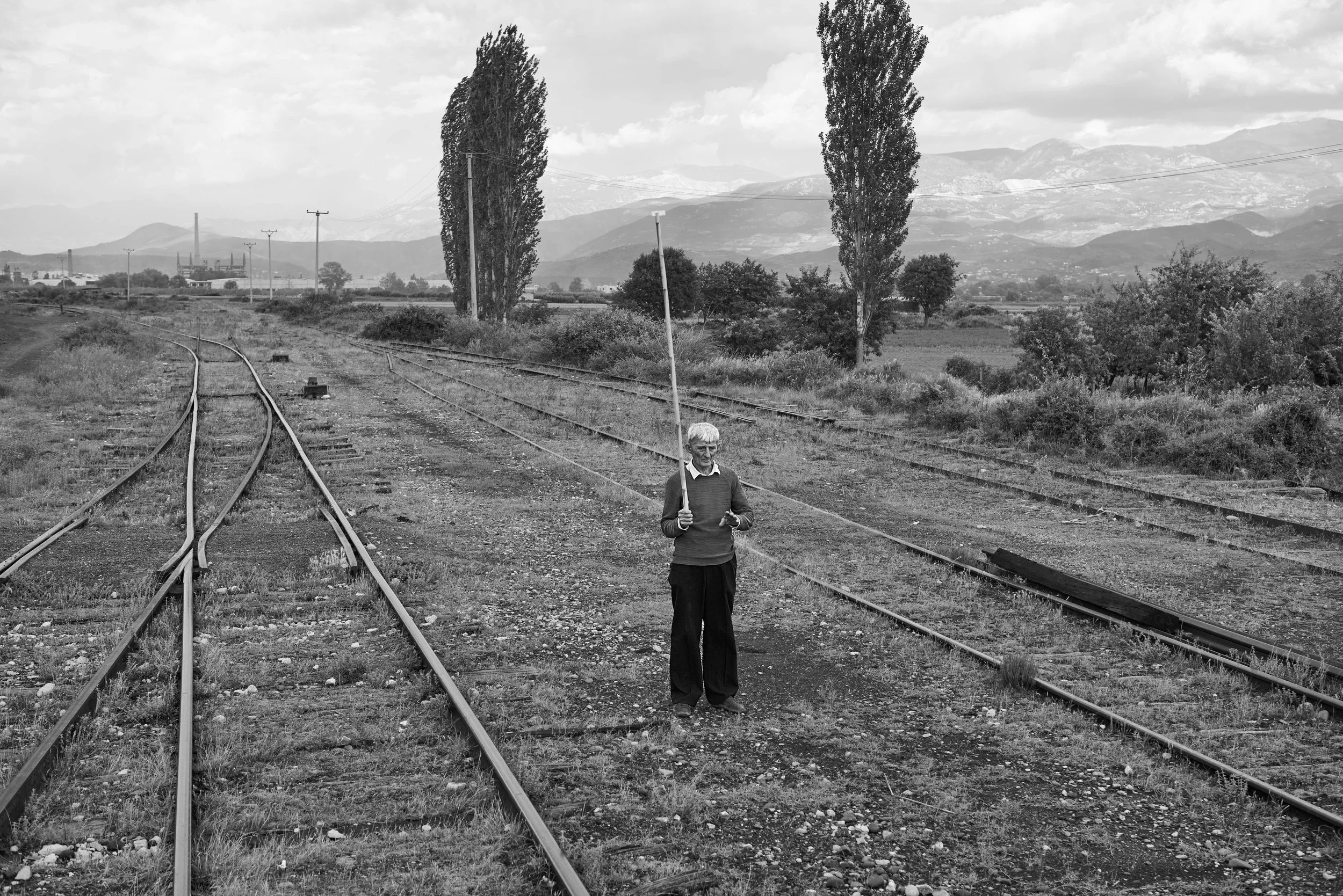 2022-06-12-Elbasan-Waiting for a train-92.jpg