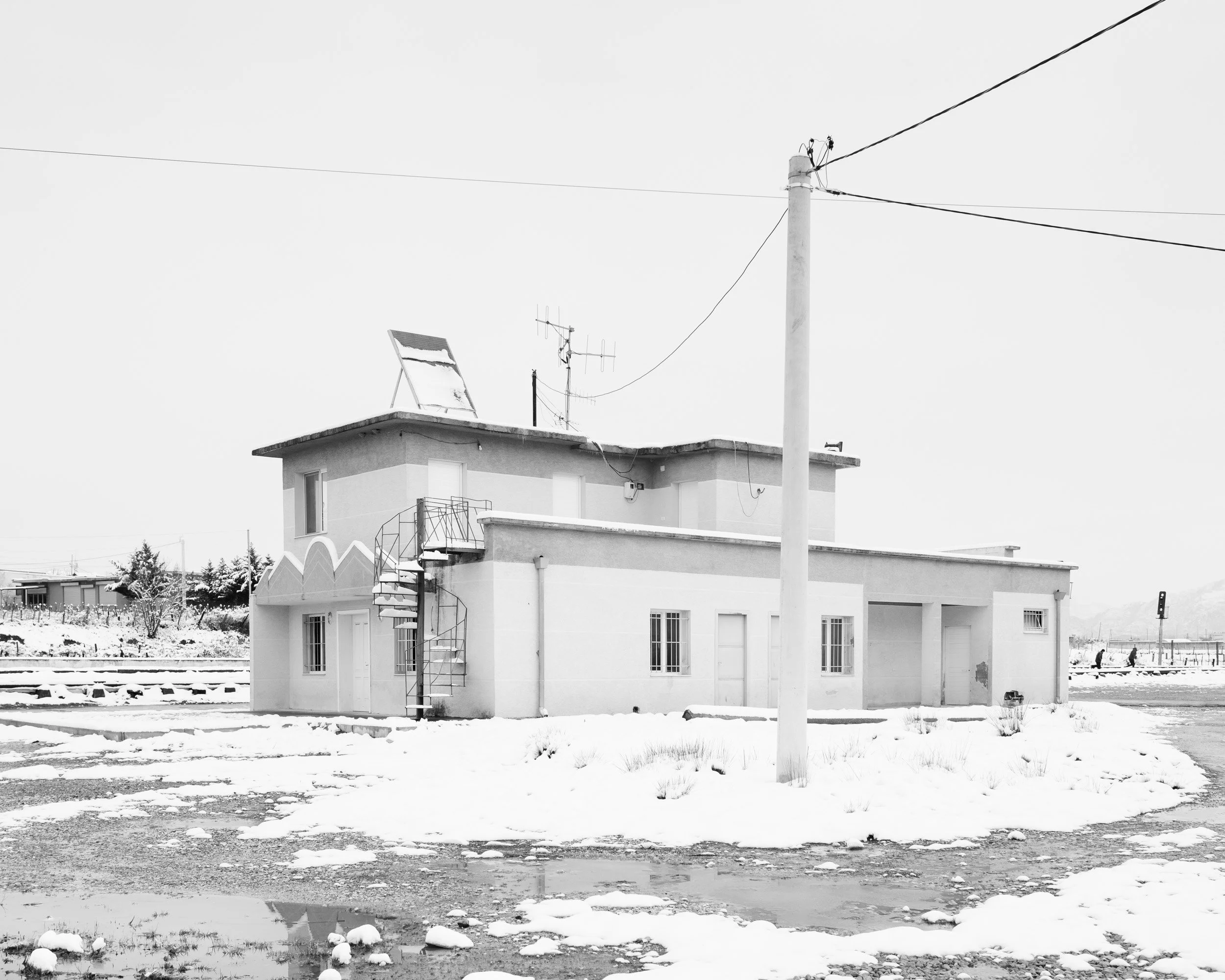 2021-02-14-Vore-Bore-Stacioni-Projekti-Waiting for a train.jpg