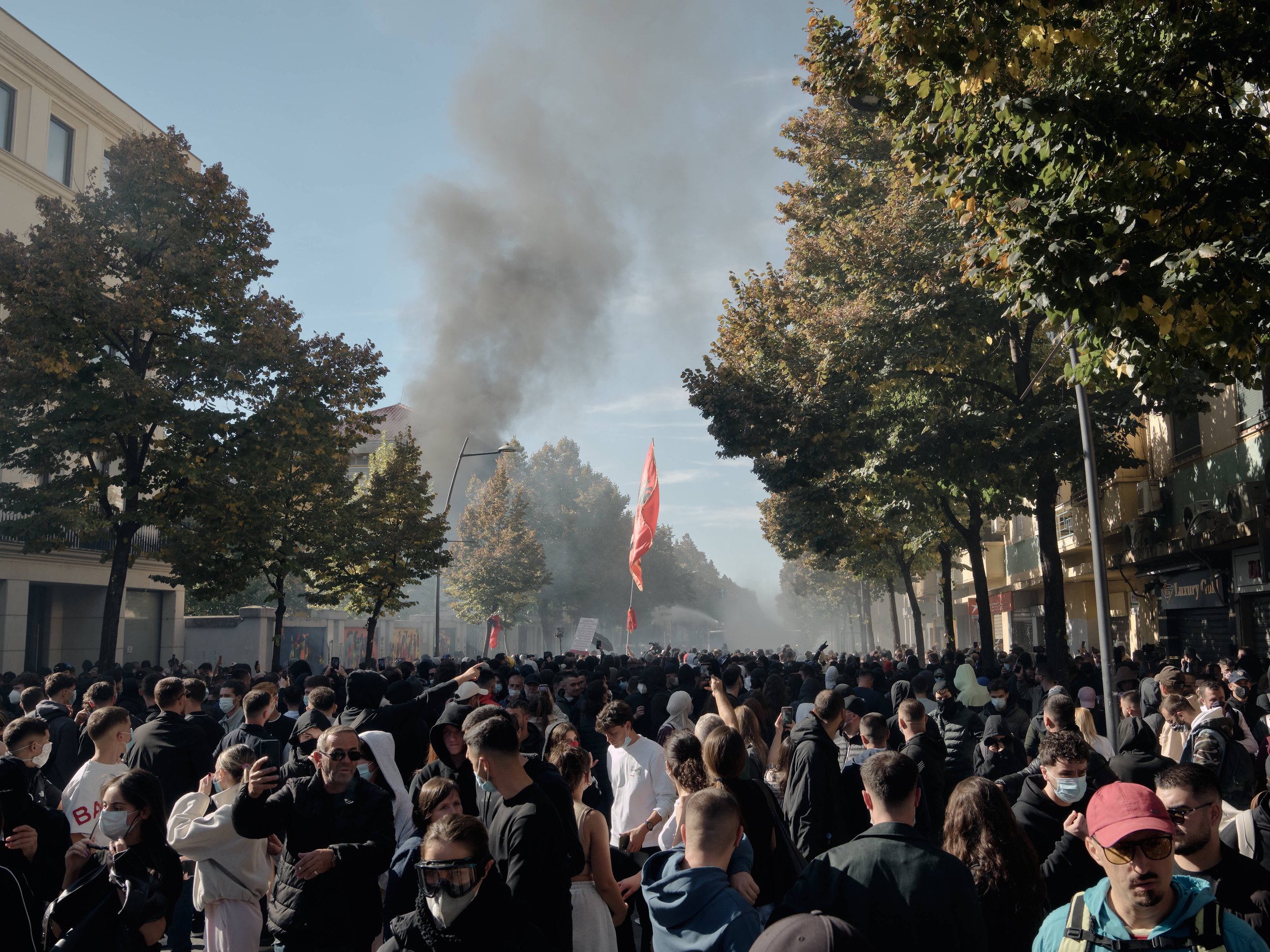 Demonstrators gather outside the Ministry of Education on Rruga e Durrësit during the first day of student protests.