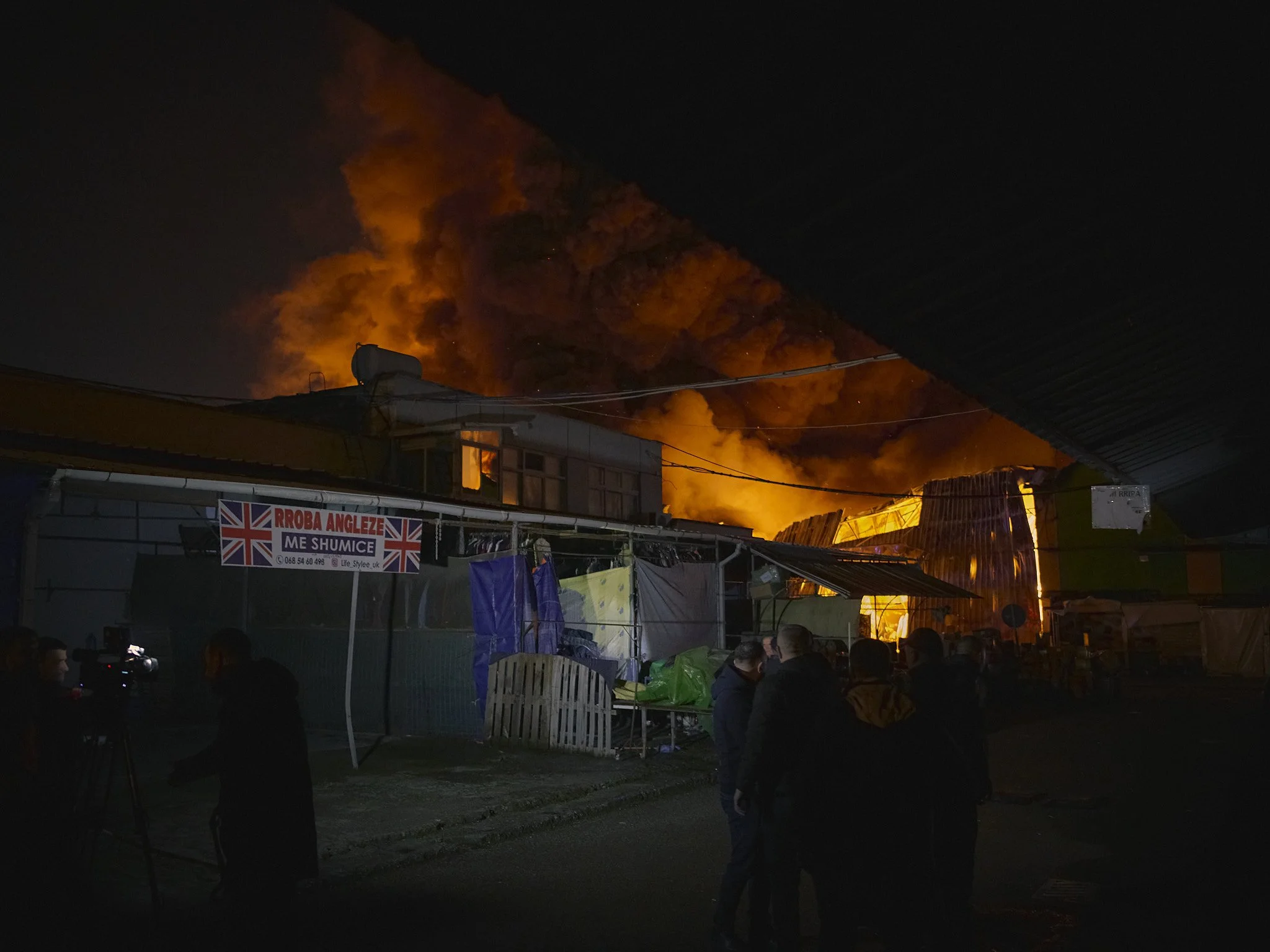 26-01-08-Tirane-Zjarri-Uzina Dinamo 34.jpg