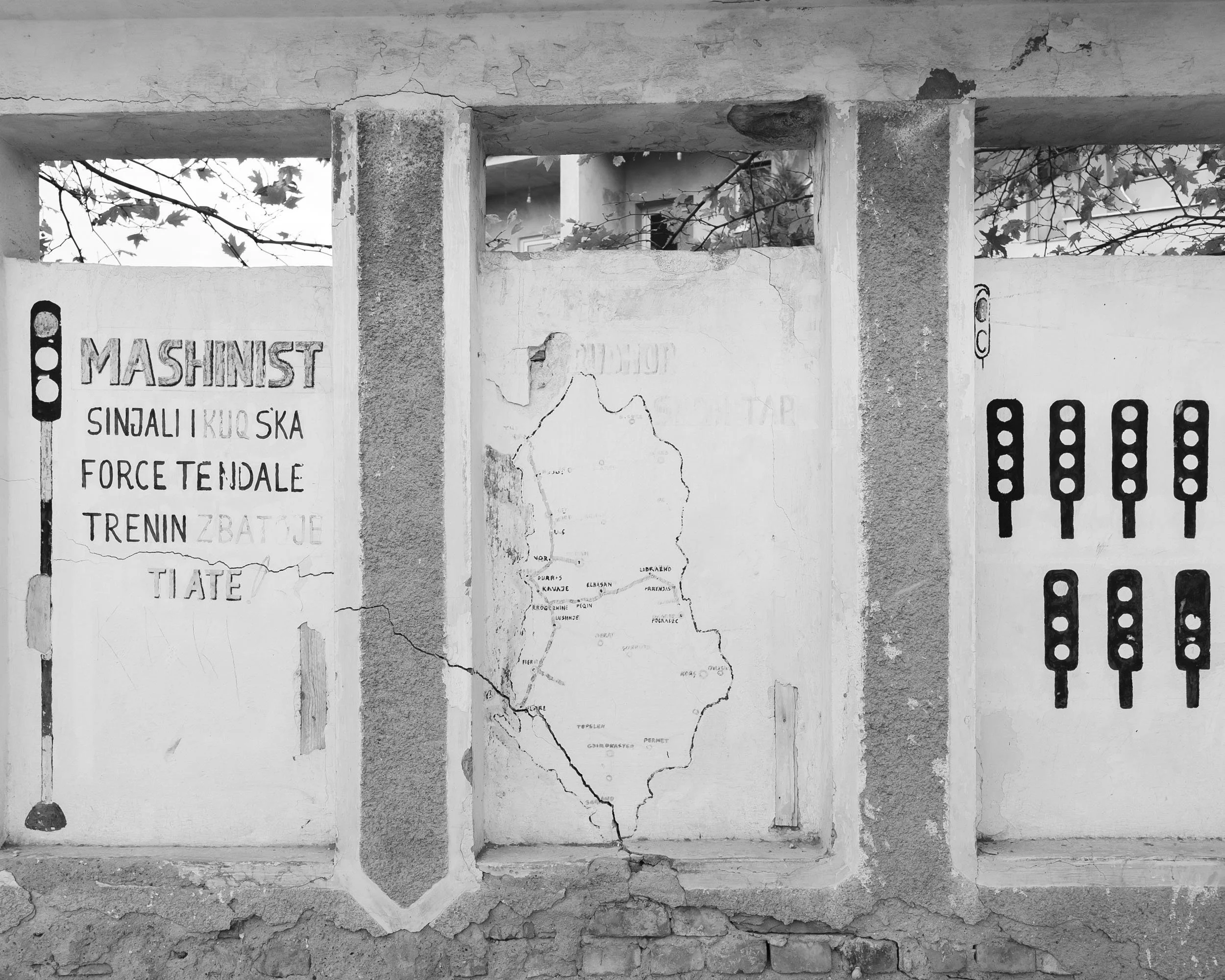 2023-09-24-Waiting for a train.jpg