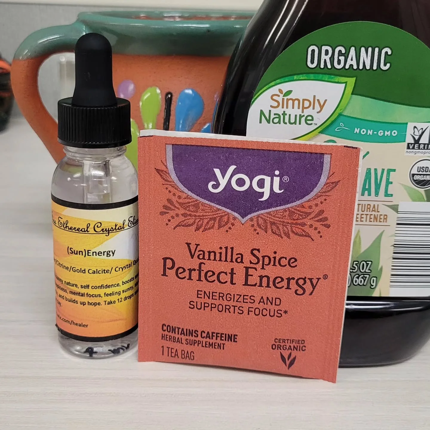 This morning I walked past my favorite coffee house and it smelled so good. I wanted coffee but instead I'll be drinking this Yogi tea and adding (Sun) Energy tincture made by @zemalovefire Don't forget to drink your water and mind your business! Pea