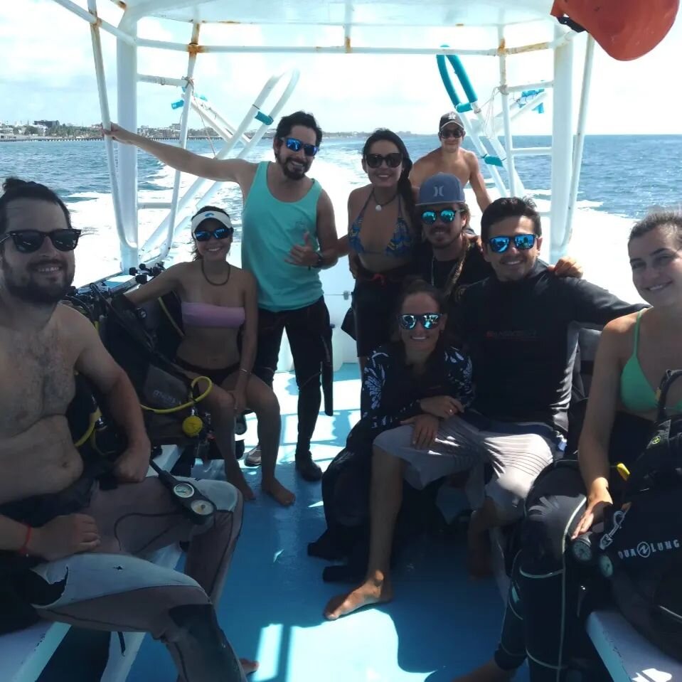 We met with divers and friends from Spain, Cabo, and Canc&uacute;n. What an awesome day we had! 🤿🤘 #TBT ⁠
⁠
Come back soon! 😜⁠
.⁠
.⁠
⁠
#scubadiving #scuba #diving #dive #uwphoto #scubadiver #padi #scubadive #diver #marinelife #marine #divermag #sc