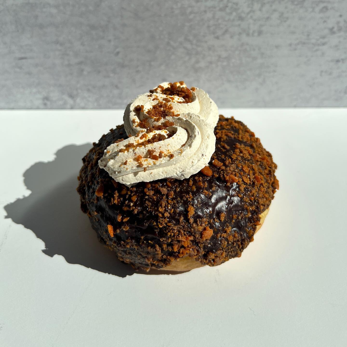 July donut of the month - Butterfinger Pie

Glazed with chocolate + peanut butter filling topped with whipped butterfinger frosting &amp; crushed butterfingers