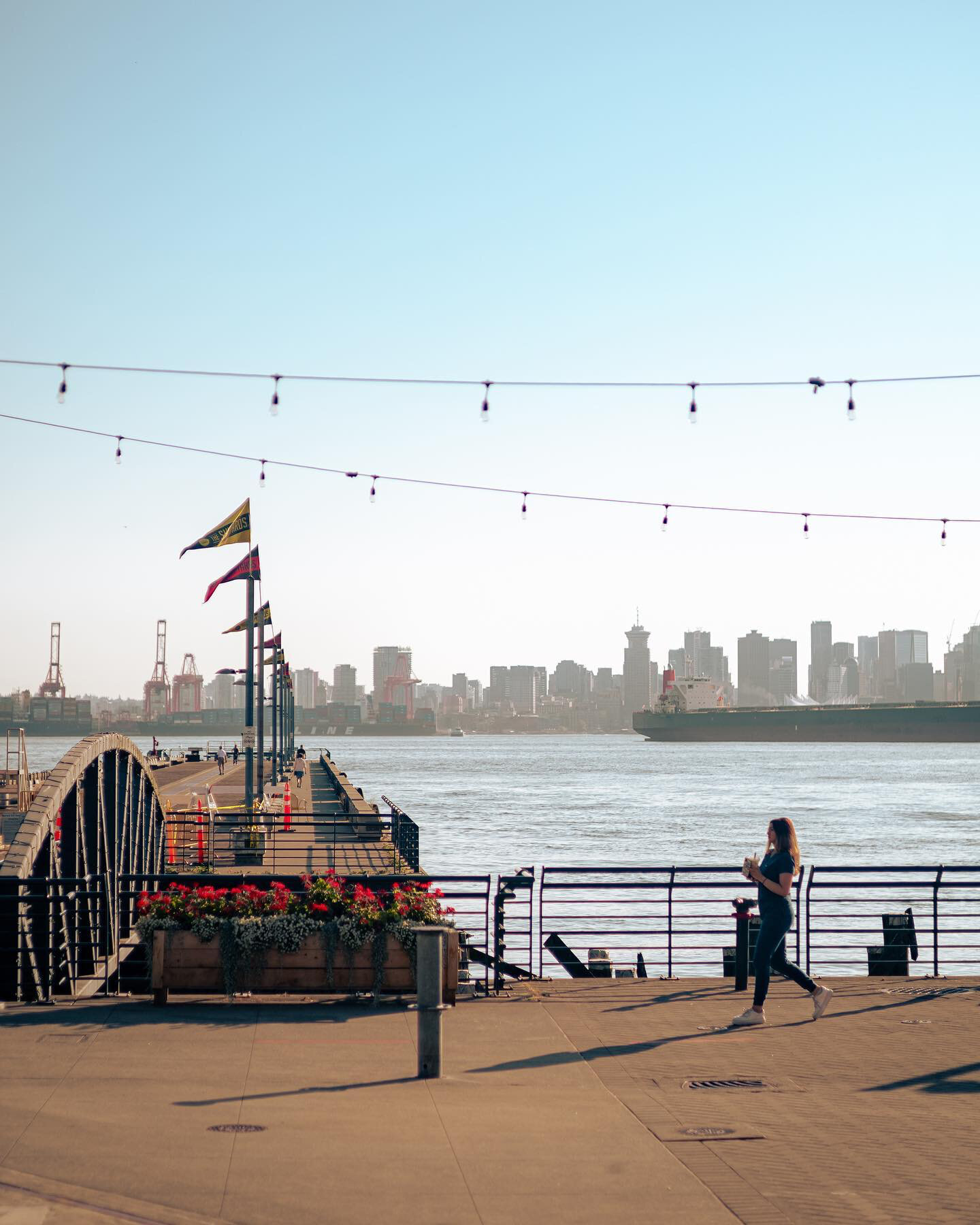 The Second Runner up for this month's #lowerlonsdalephotocontest is @capturedbykevin! Who else is hoping for some sunny days like these this month? 😌

#LowerLonsdale #NorthVan #Vancouver #localartist #photography #beautiful #sunny