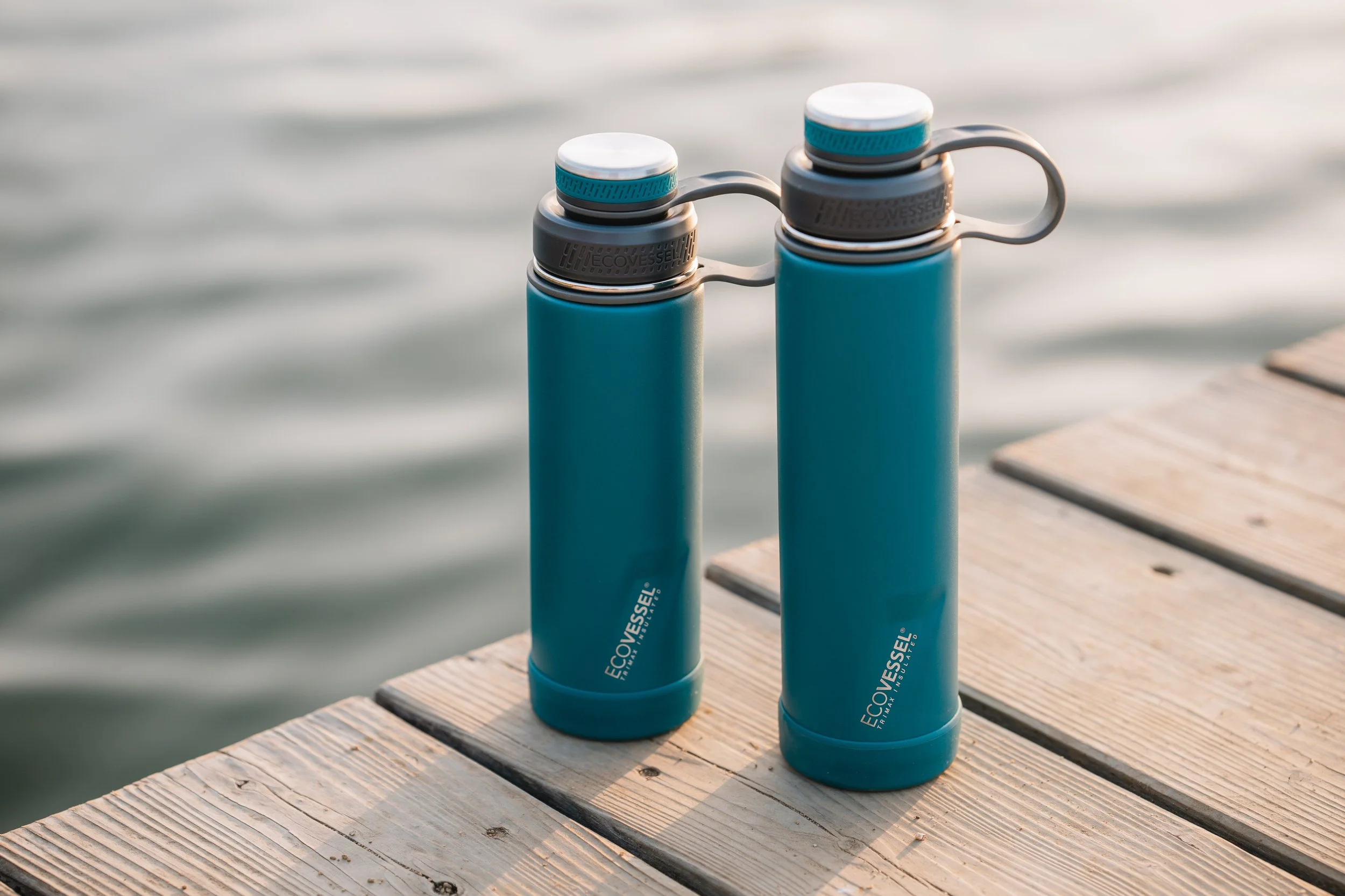 EVBLDR24MGN_Boulder24oz_MountainGreen_Life_Pond (12).jpg