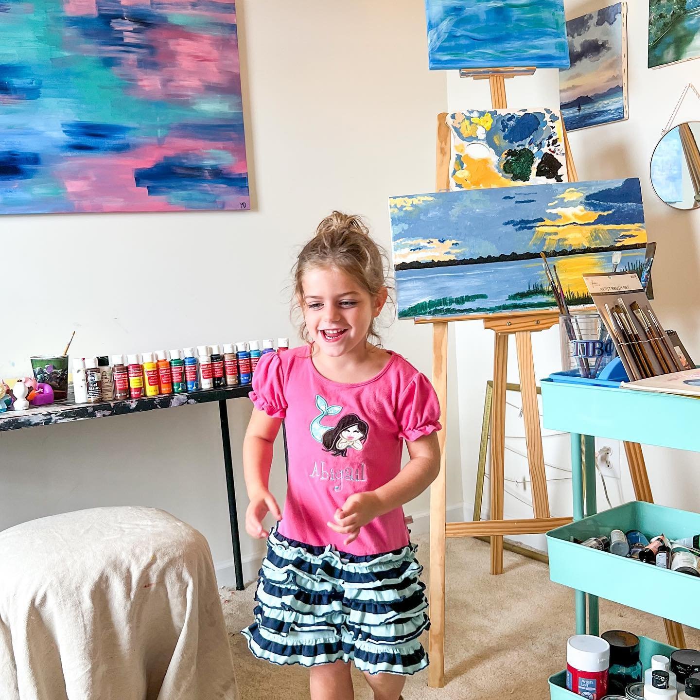 This little girl is taking over my painting space! Just look at the paint bottles lined up 😆 
.
.
.
#artistmomlife #tnartist #springhilltn #artistsoninstagram #studiobts #paintingsinprogress