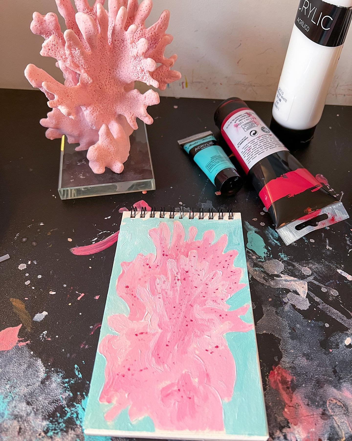 A little sketchbook play with pink coral 🪸 
.
.
.
#tennesseeartist #coralart #beachart #oceanart #artistsoninstagram #sketchbook #paintingoftheday