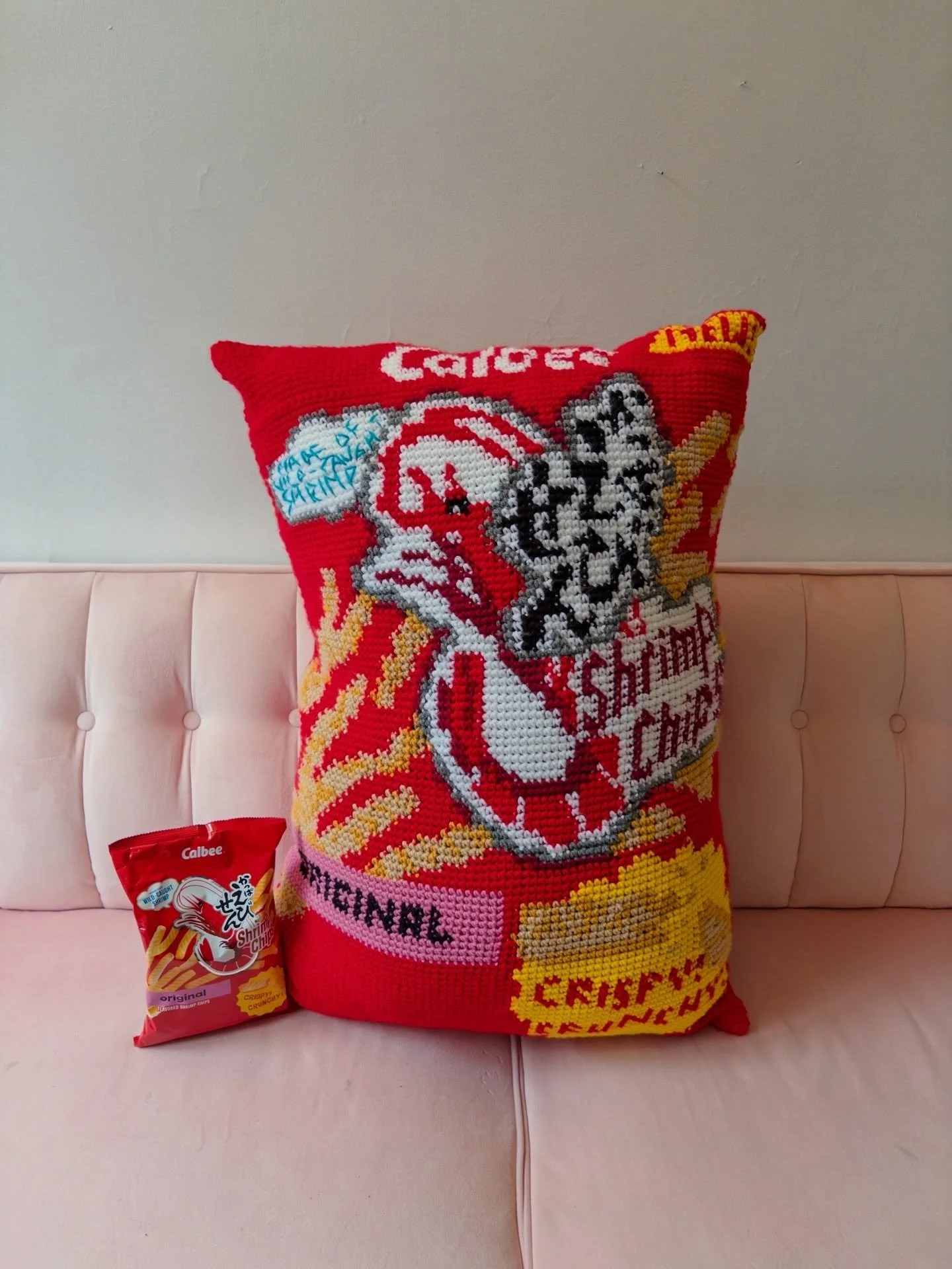 Your favorite snack... now in pillow form 🦐🛋&nbsp;I&rsquo;m giving away this one-of-a-kind Calbee Shrimp Chip pillow thanks to @calbeeusa #CalbeePartner

To enter:
1️⃣ Follow me + @calbeeusa 
2️⃣ Like this post 
3️⃣ Tag a snack-loving friend
Extra 