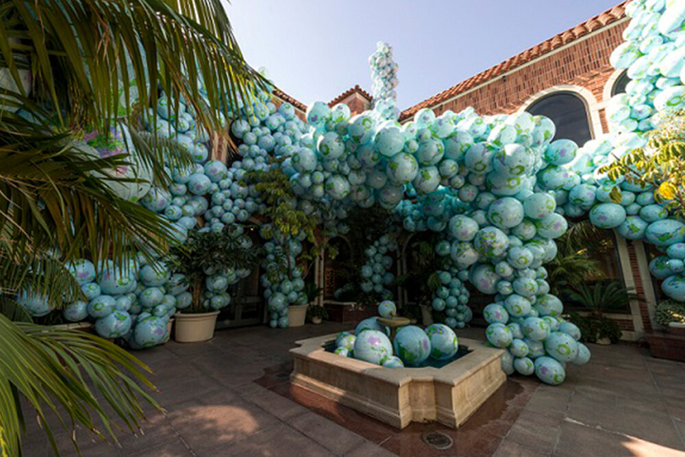 Maximo Gonzales: Walk Among Worlds (2013) - planning, structural tests, installation of 7000 inflatable globes.