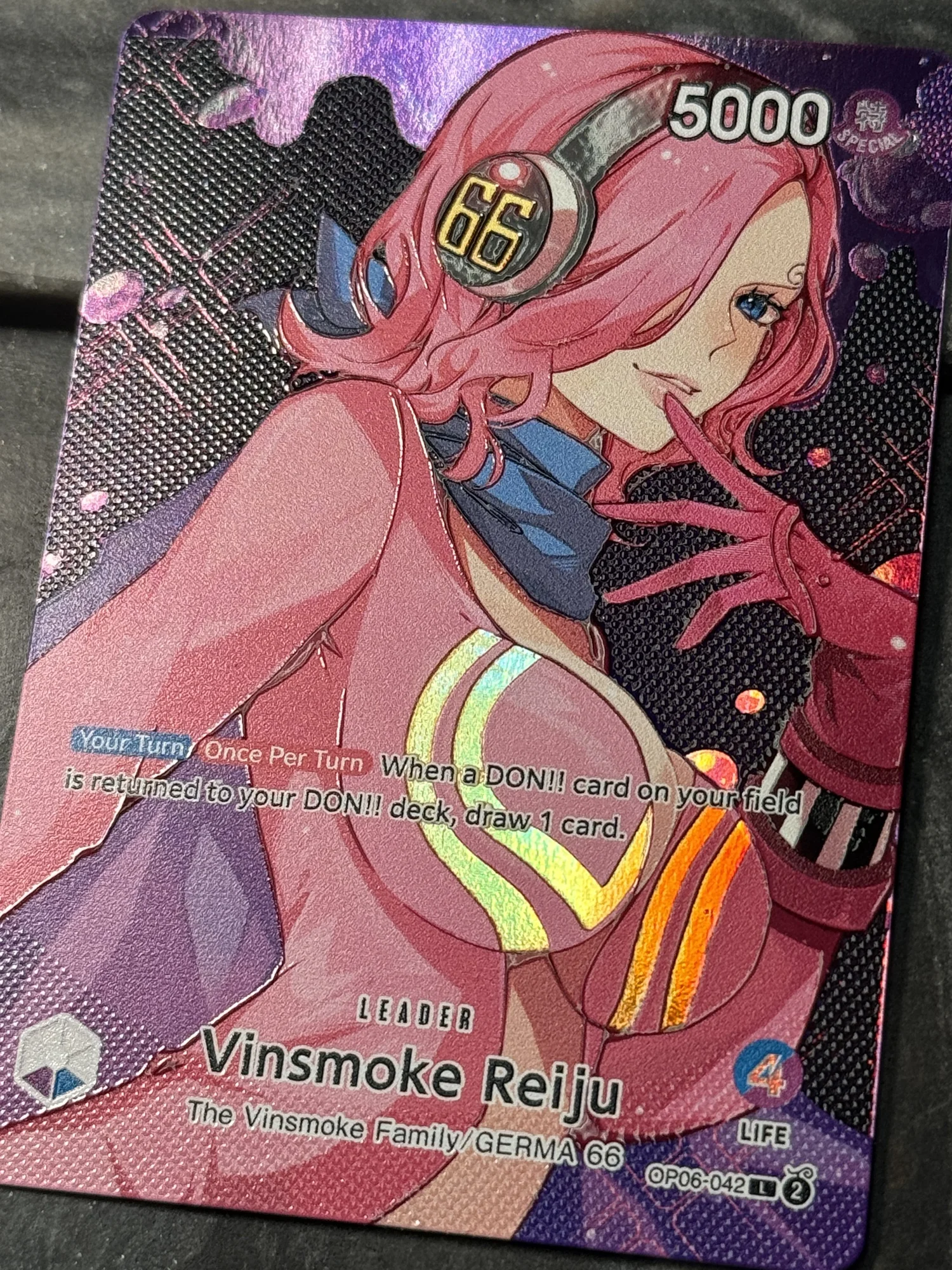 One Piece Vinsmoke Reiju OP06-042 Leader Card Full art