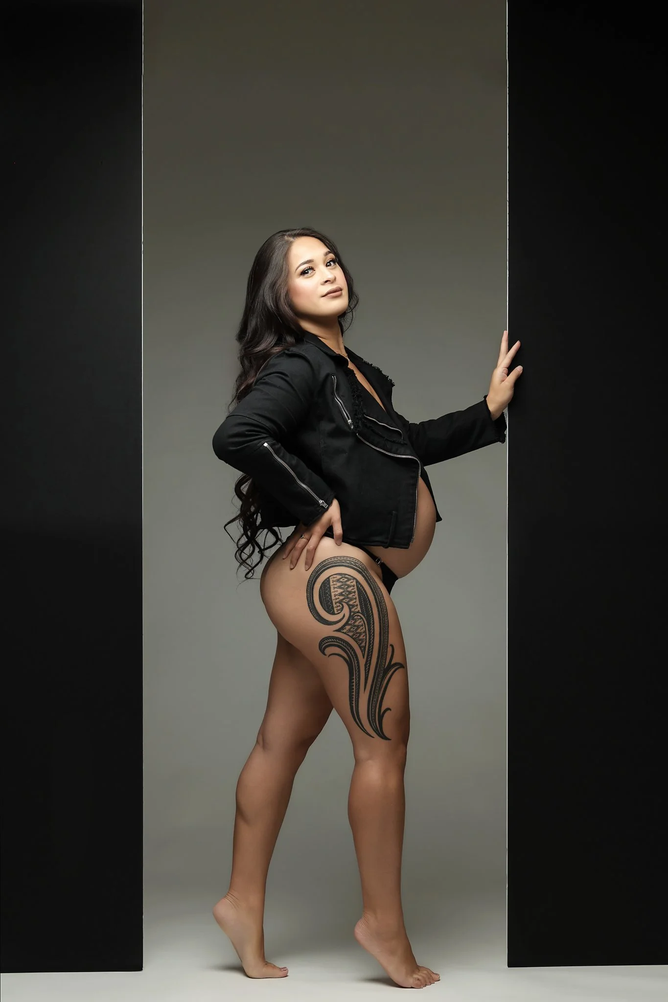 edgy-maternity-portrait-westwood-california-tattooed-mom.jpg
