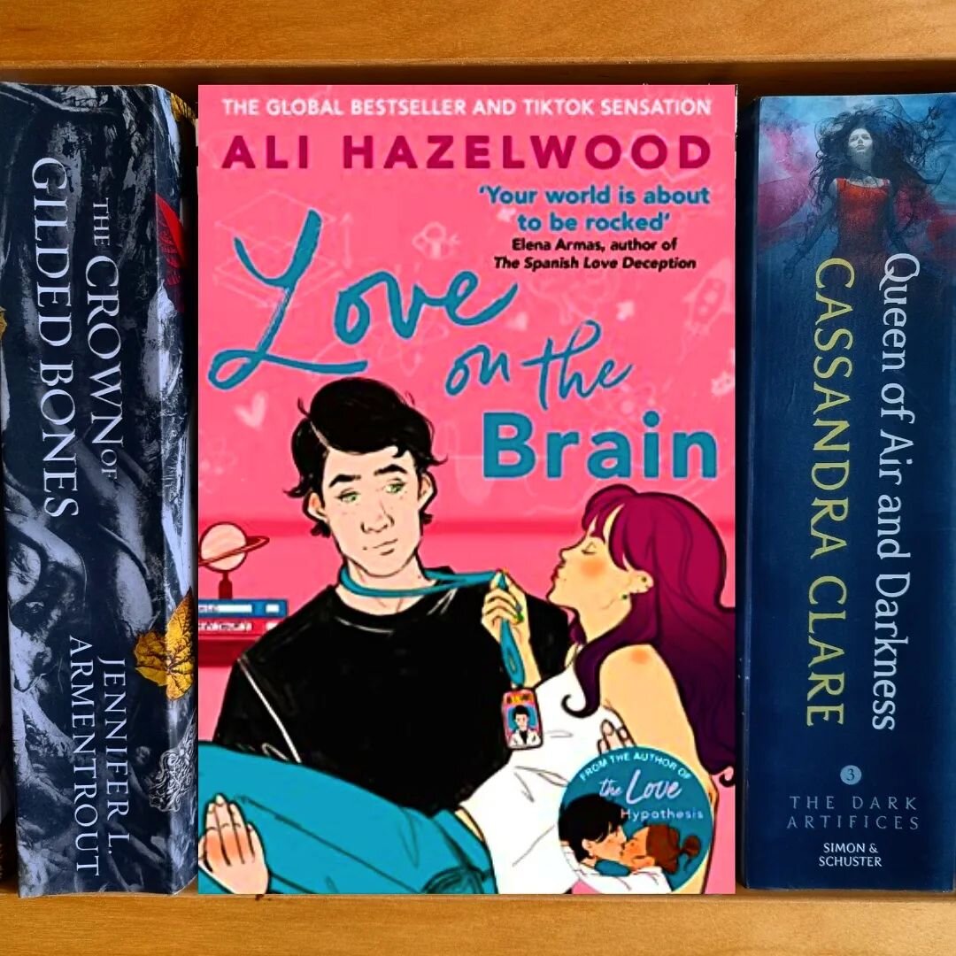 This week's book thoughts are all about 'Love on the Brain' by Ali Hazelwood.

📚 Thoughts

After the success of The Love Hypothesis, I had high expectations for Ali Hazelwood's follow-up novel and it did not disappoint!

As always, the main female