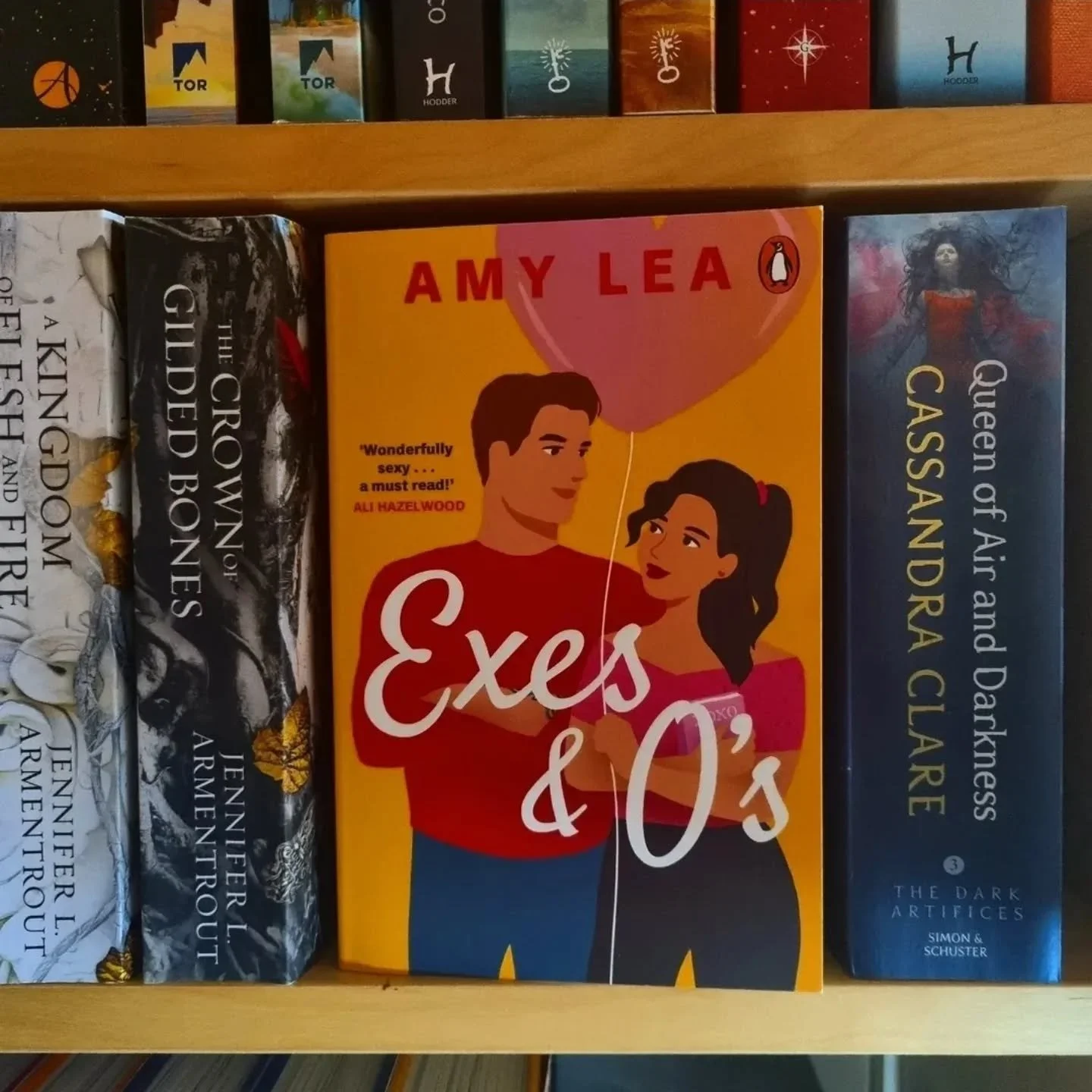 This week's bookish thoughts are about Exes and O's by Amy Lea.

📚 Thoughts
I was lucky enough to receive an ARC of 'Set On You' before it was released last year, which I enjoyed a lot and so was really looking forward to the sequel...and I loved it