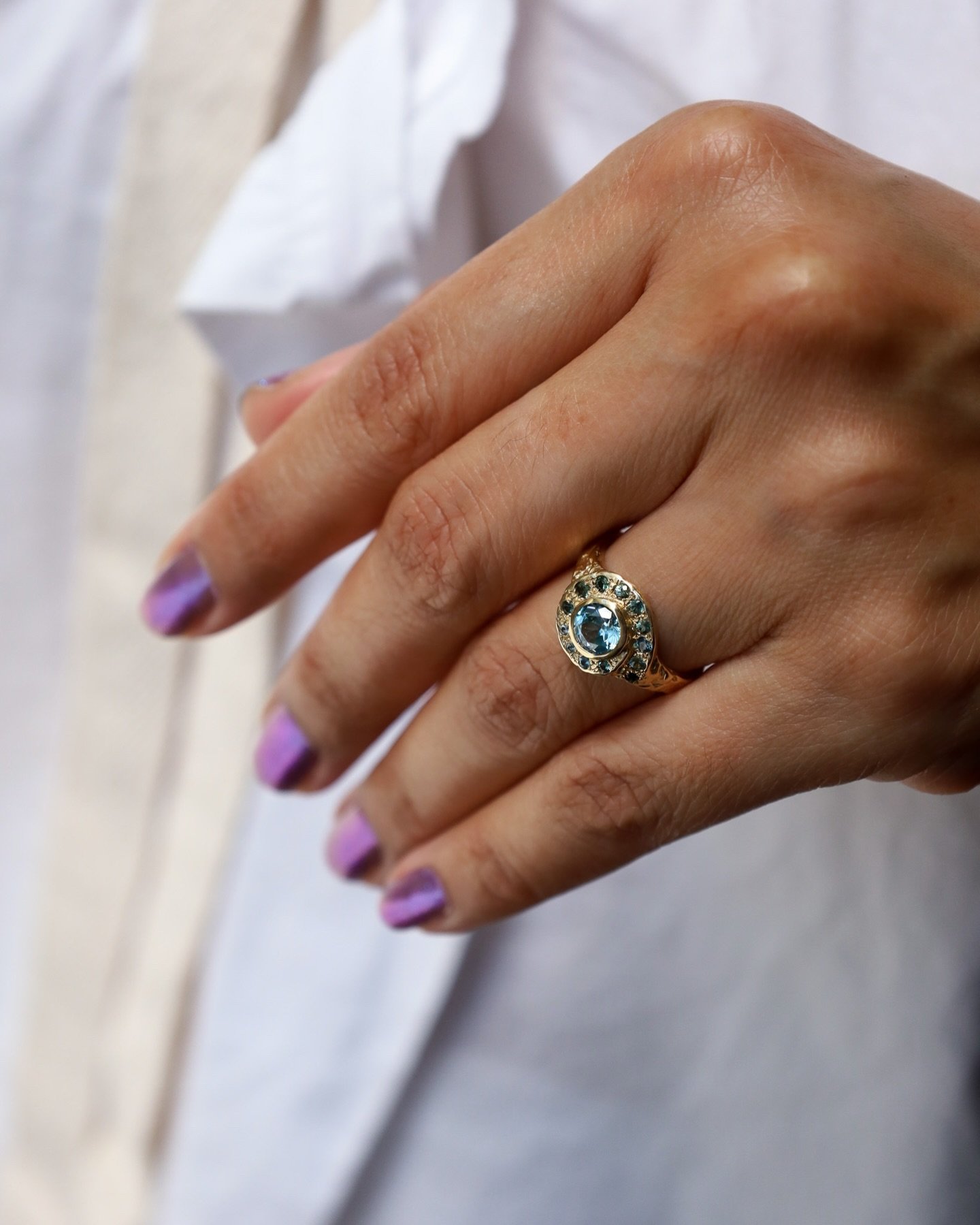 Luminous turquoise waters and the ocean&rsquo;s flowing forms merge in the Oceanic Spiral Ring.

Australian green sapphires spiral up to a glowing natural blue Zircon centre stone - known for its high refractive index which gives this stone an incred