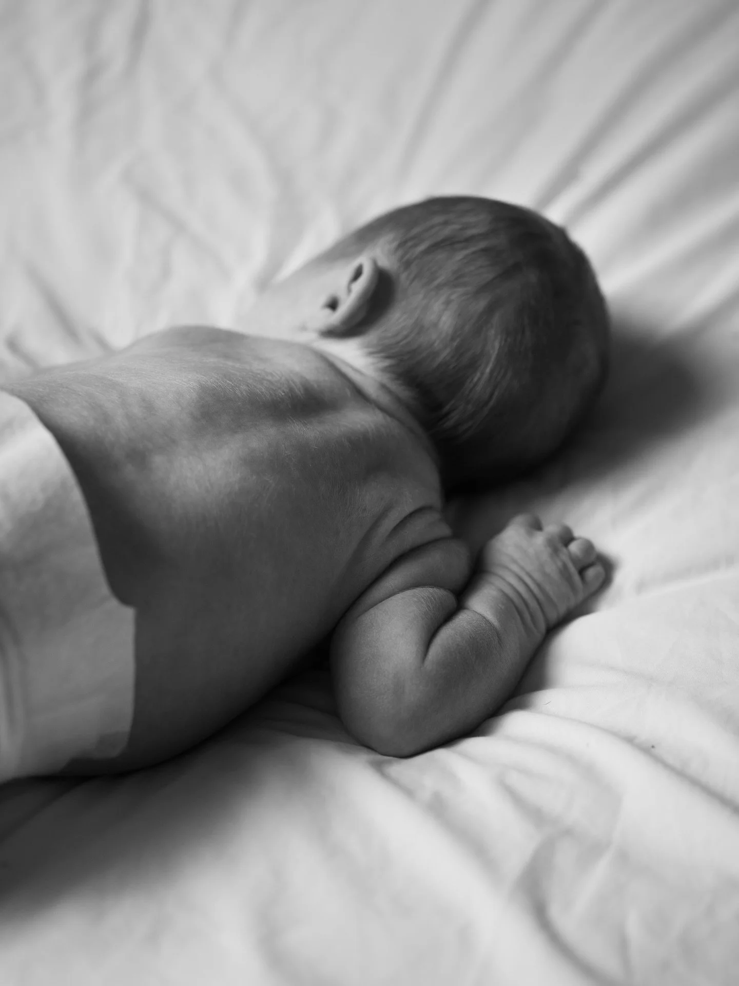 Baby girl Ottilie 🤍 

Those teeny tiny features get me every time 🥹 #newbornphotographercheshire #newbornhomephotoshoot