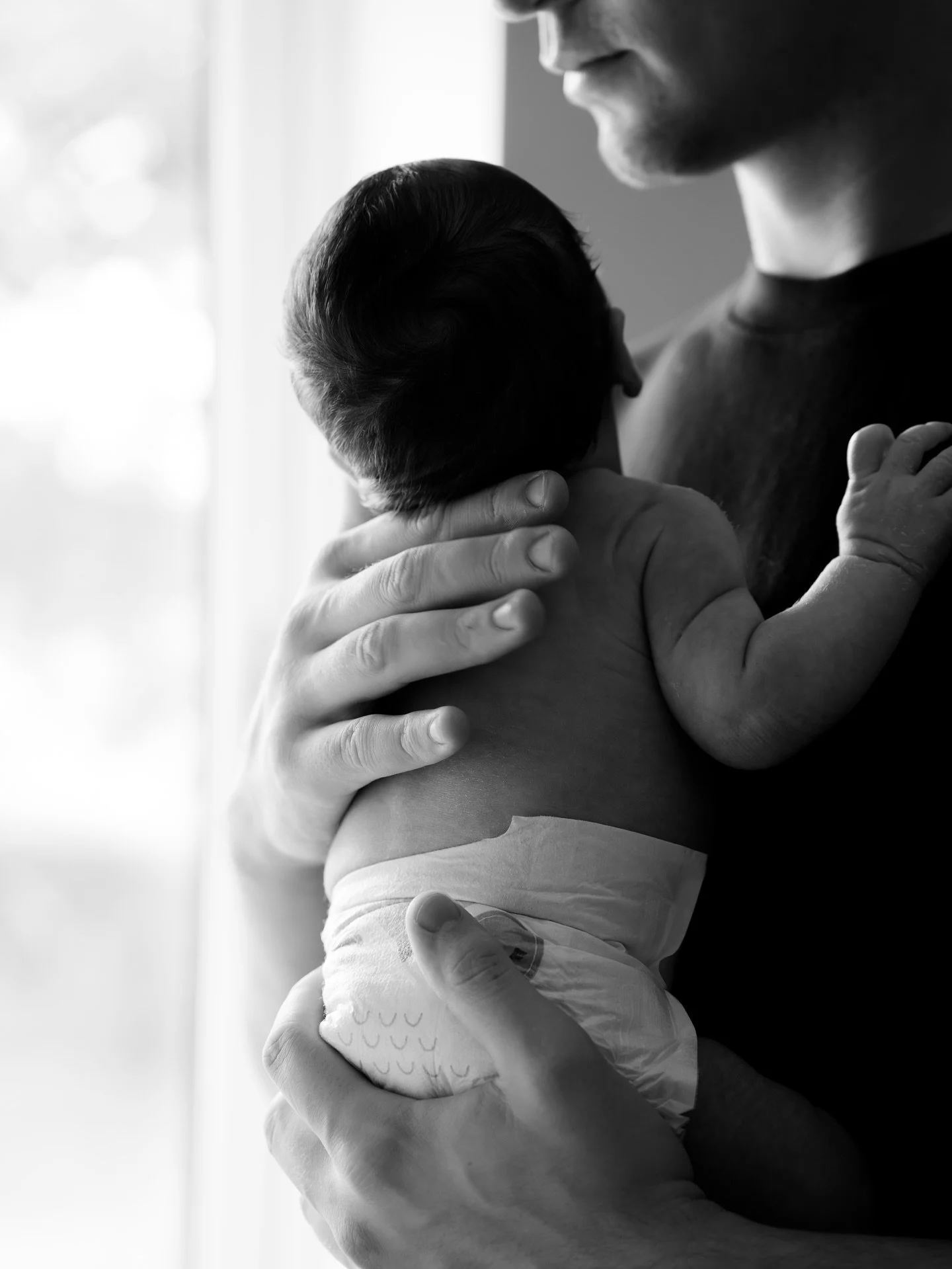 There&rsquo;s something so special about home newborn sessions. Stepping into that tender little bubble of new life. The emotions, the authenticity, the rawness. It&rsquo;s magic capturing moments where people feel most at home. 📖🕯️🤍