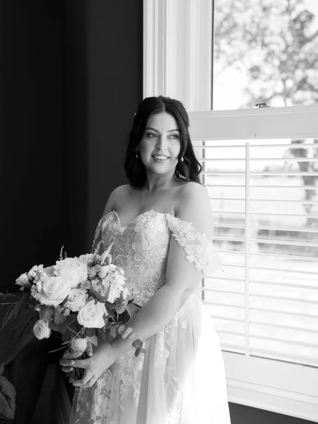 Matt &amp; Gemma&rsquo;s wholesome home wedding on the hottest day of the season! 💌

A beautiful day in every way 🤍

Hair: @hairby.annx 
Makeup: makeupbyabbie__
Cake: @cakedbybean
Singer: @vocalsbylydia
Celebrant: @katerostanceweddings
Illustrator:
