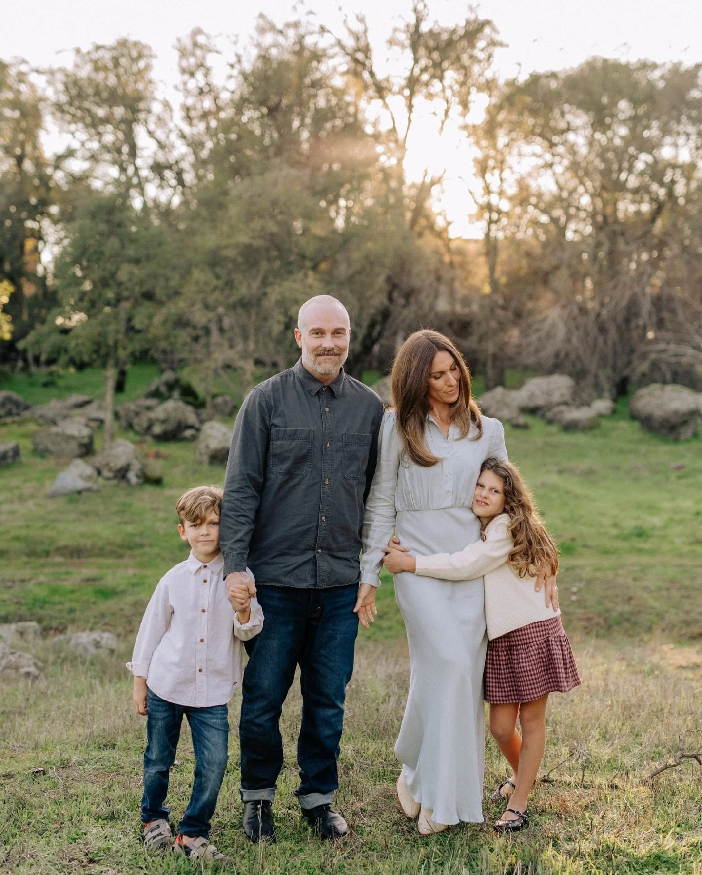 Always 1% battery life left at this time of the year with very little bandwidth to execute our own family photos, but @jessmiriamphoto and I have the absolute best arrangement where we trade family sessions and edit our own photos and even get to cho