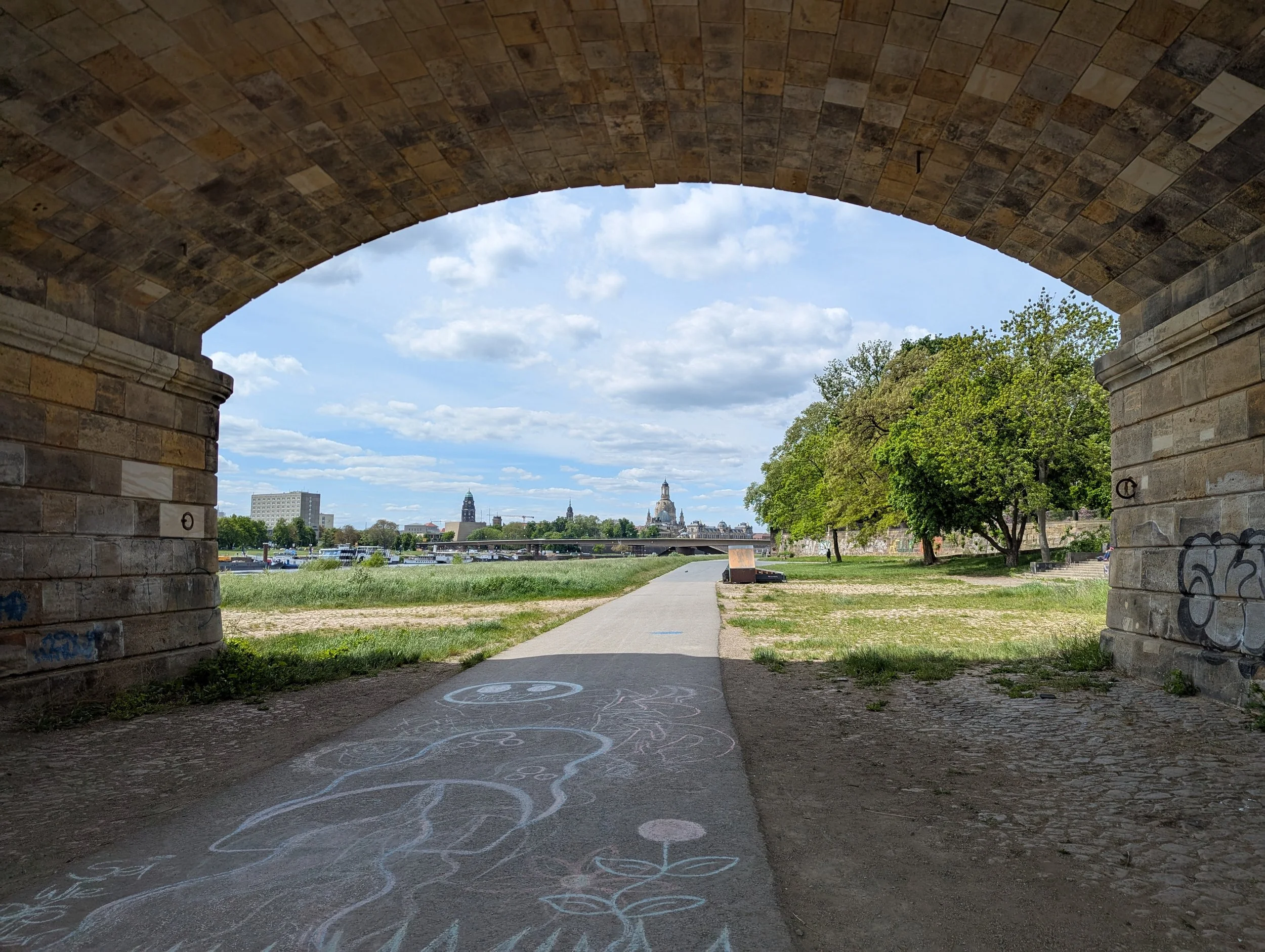Marienbrücke_Blick_auf_Innenstadt.jpg