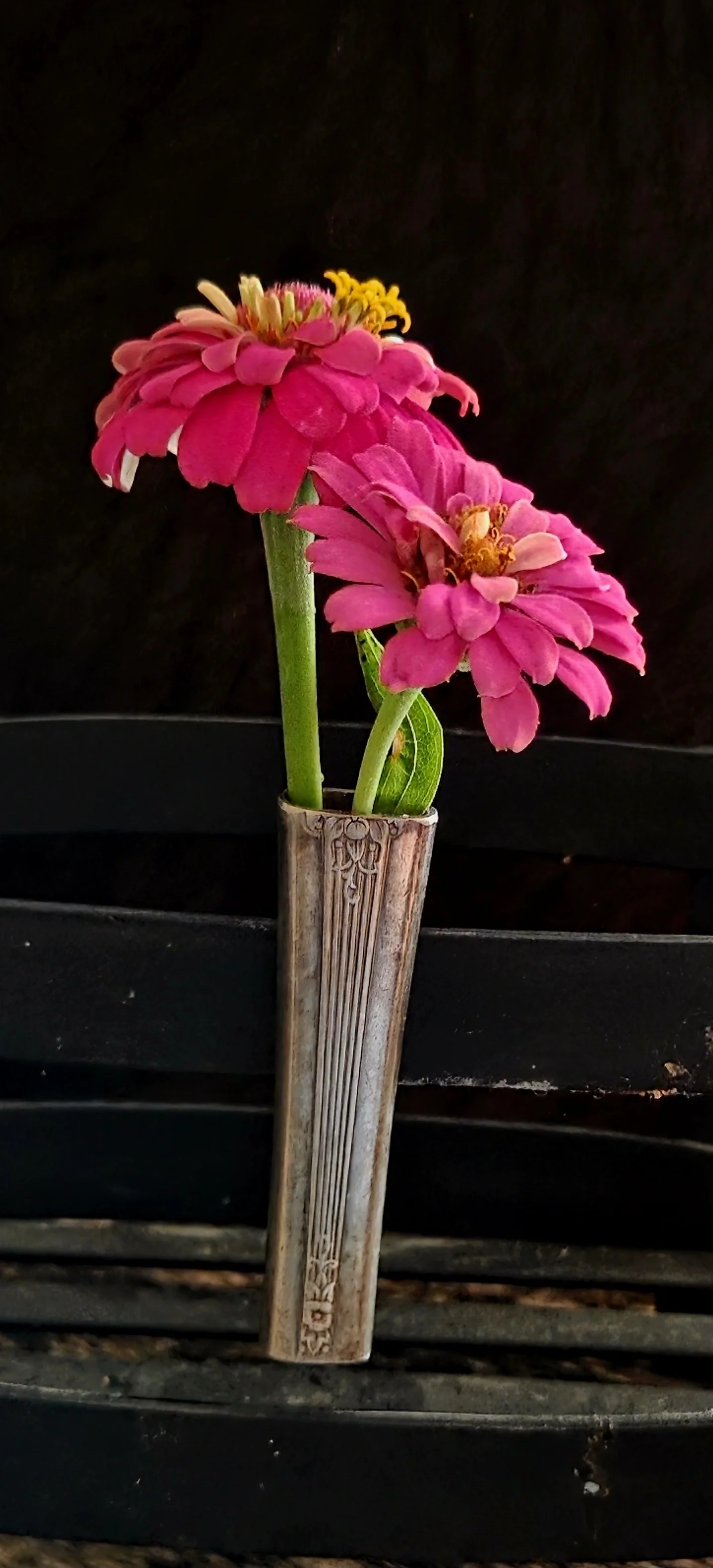 Dogwood silverware magnetic vase