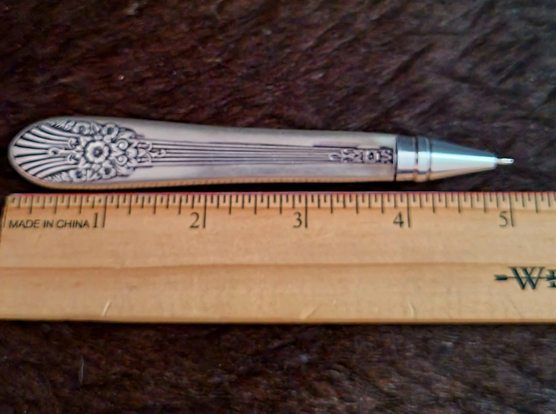 Silverware ink pen with refillable insert